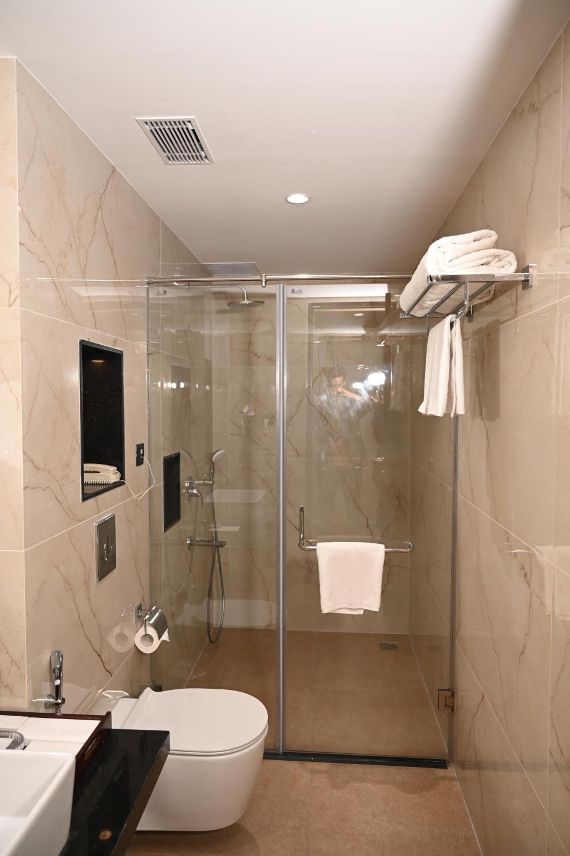 Deluxe Double Room - Photo 8