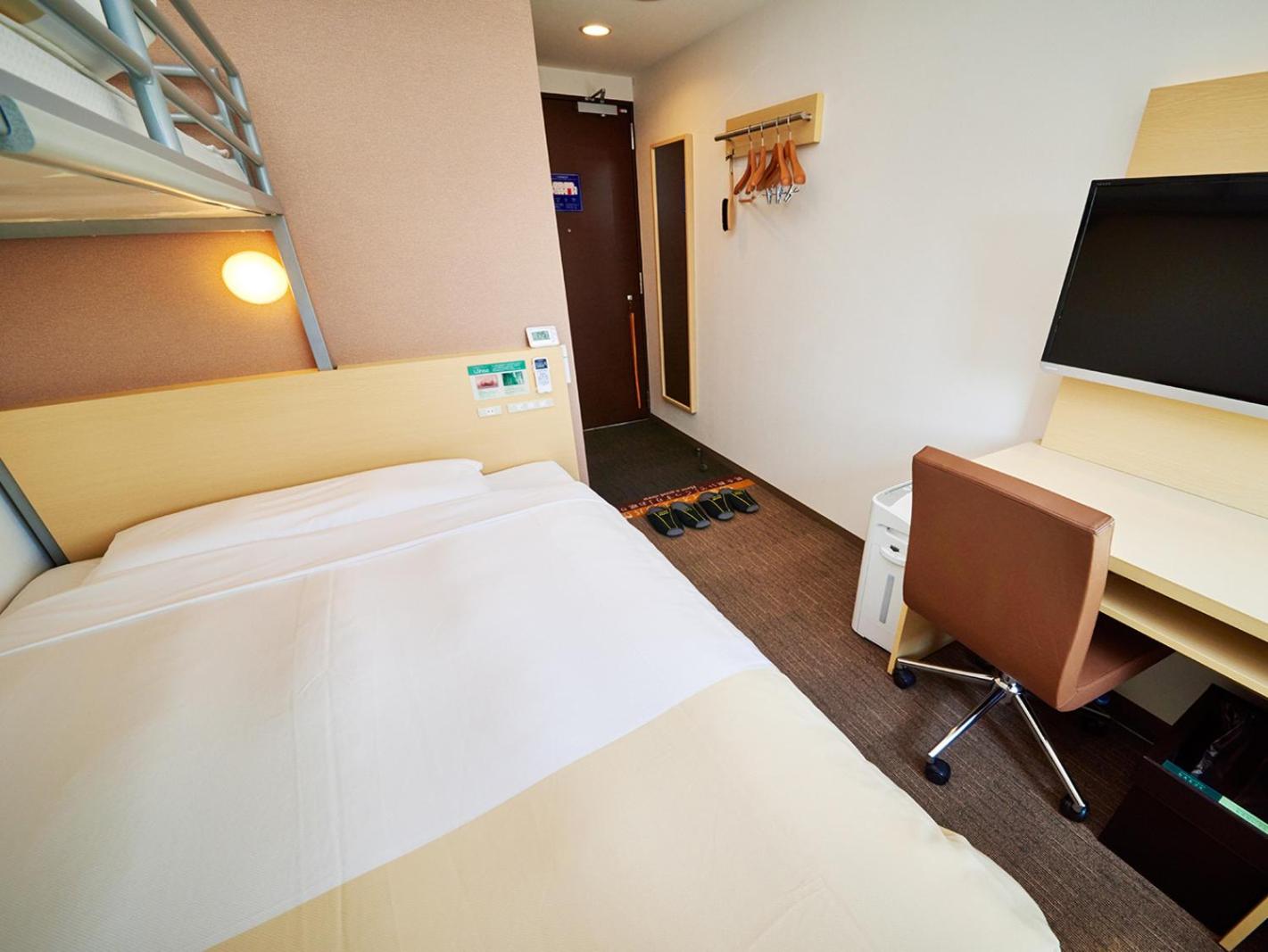 Room with Double Bed and Bunk Bed - Non-Smoking photo 2