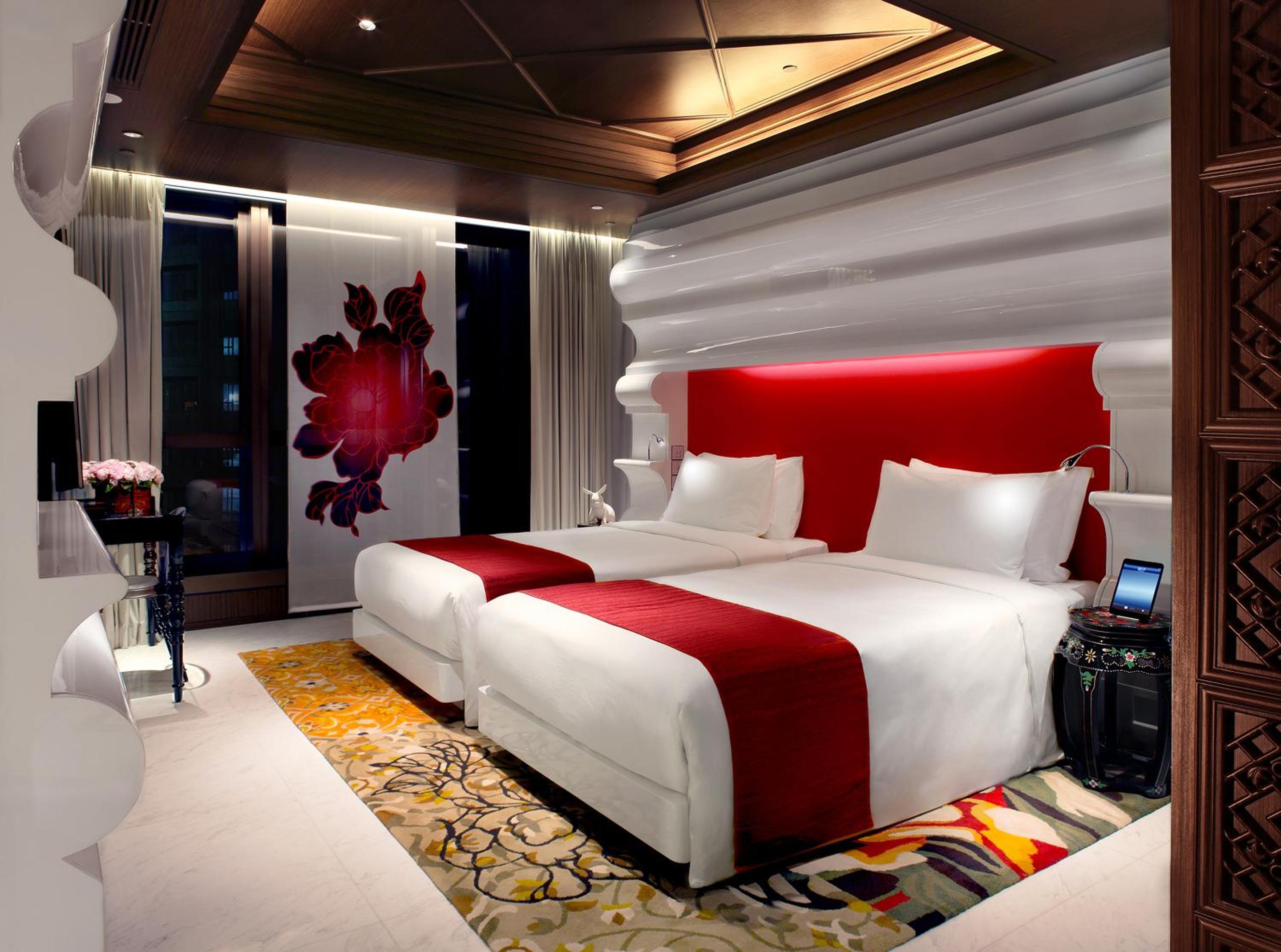 Full Moon Premier King Room with Partial Harbor View photo 2