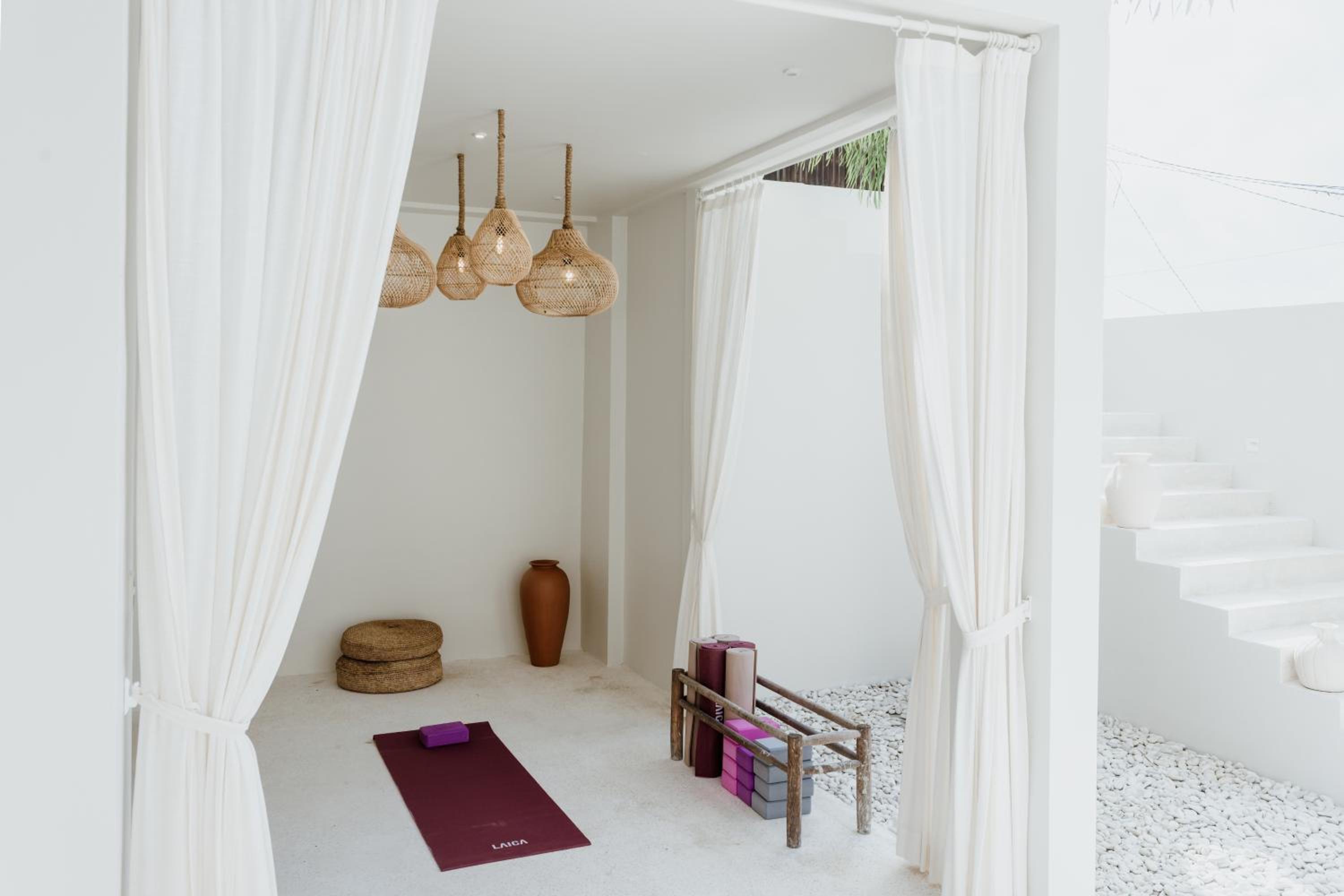 Deluxe Double Room with Balcony - Photo 3