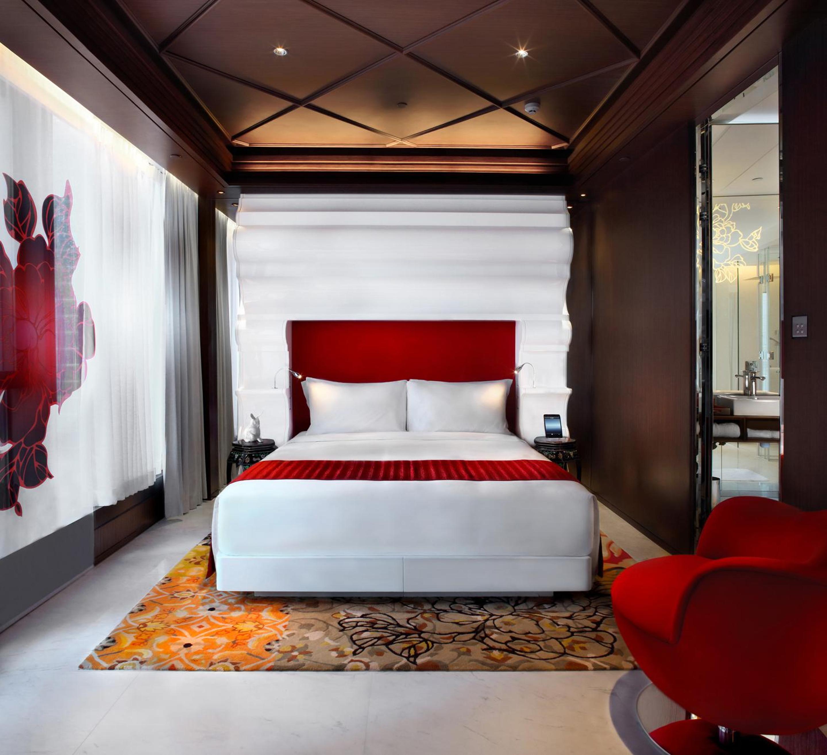 Full Moon Premier King Room with Partial Harbor View