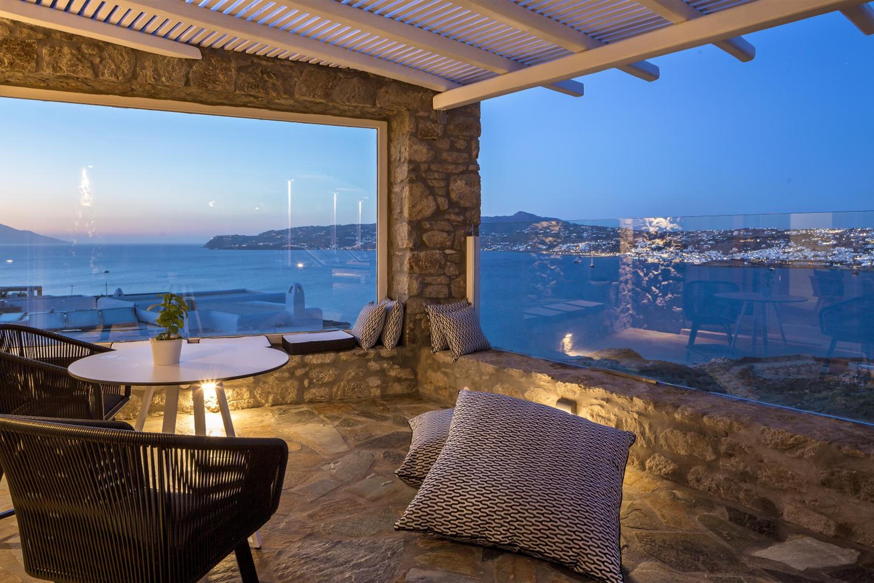 Corner Suite with Sea View with Sharing Pool - Photo 11