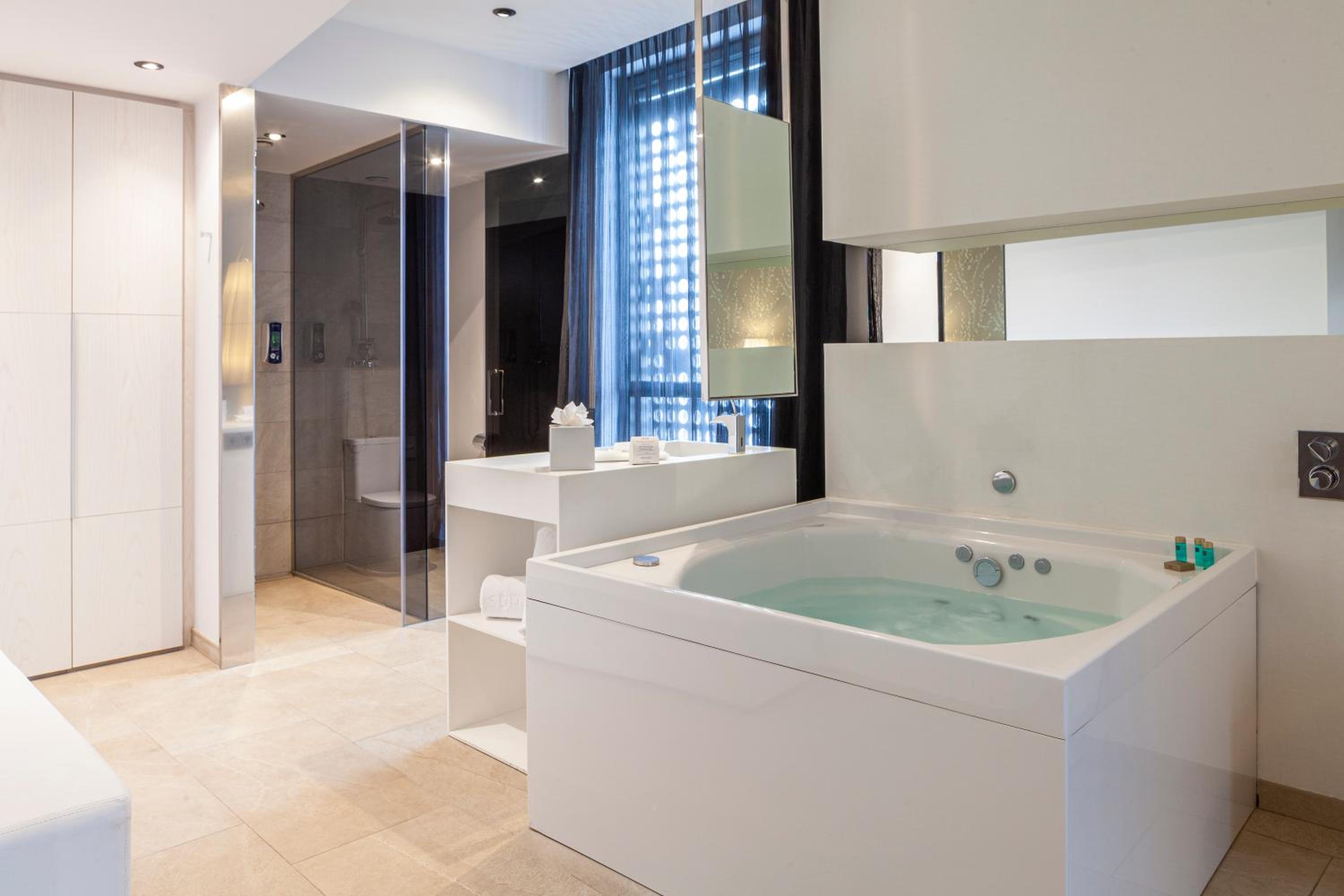 Suite with Spa Bath