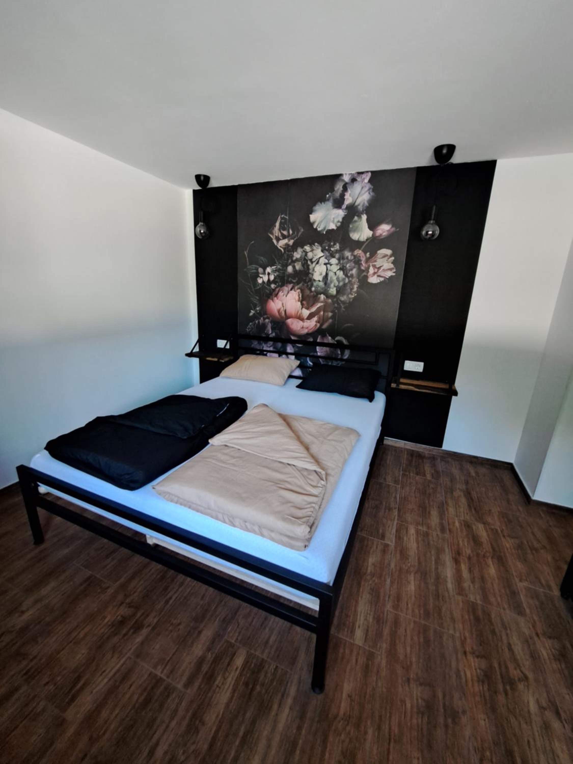 Apartment with Terrace - Photo 12