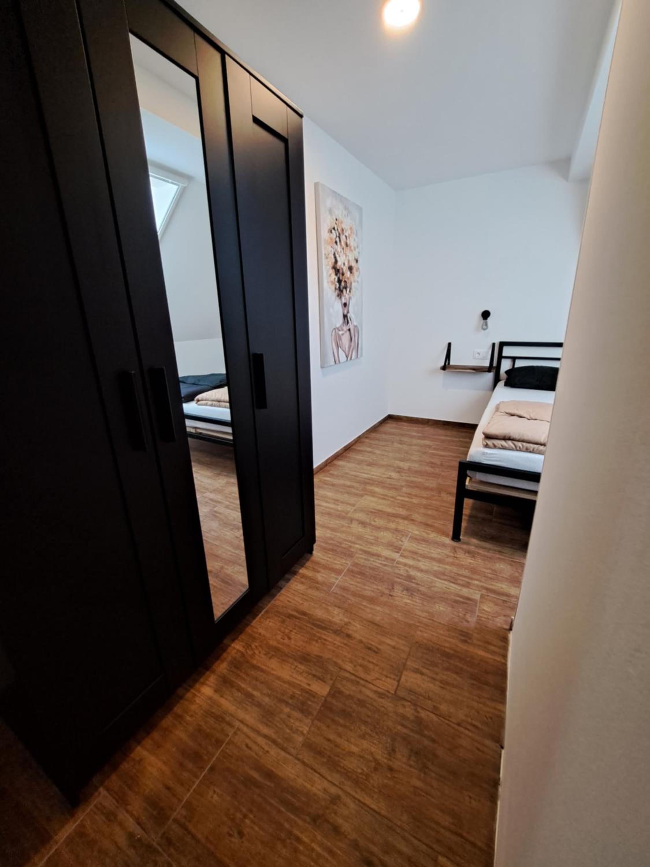 Apartment with Terrace - Photo 7