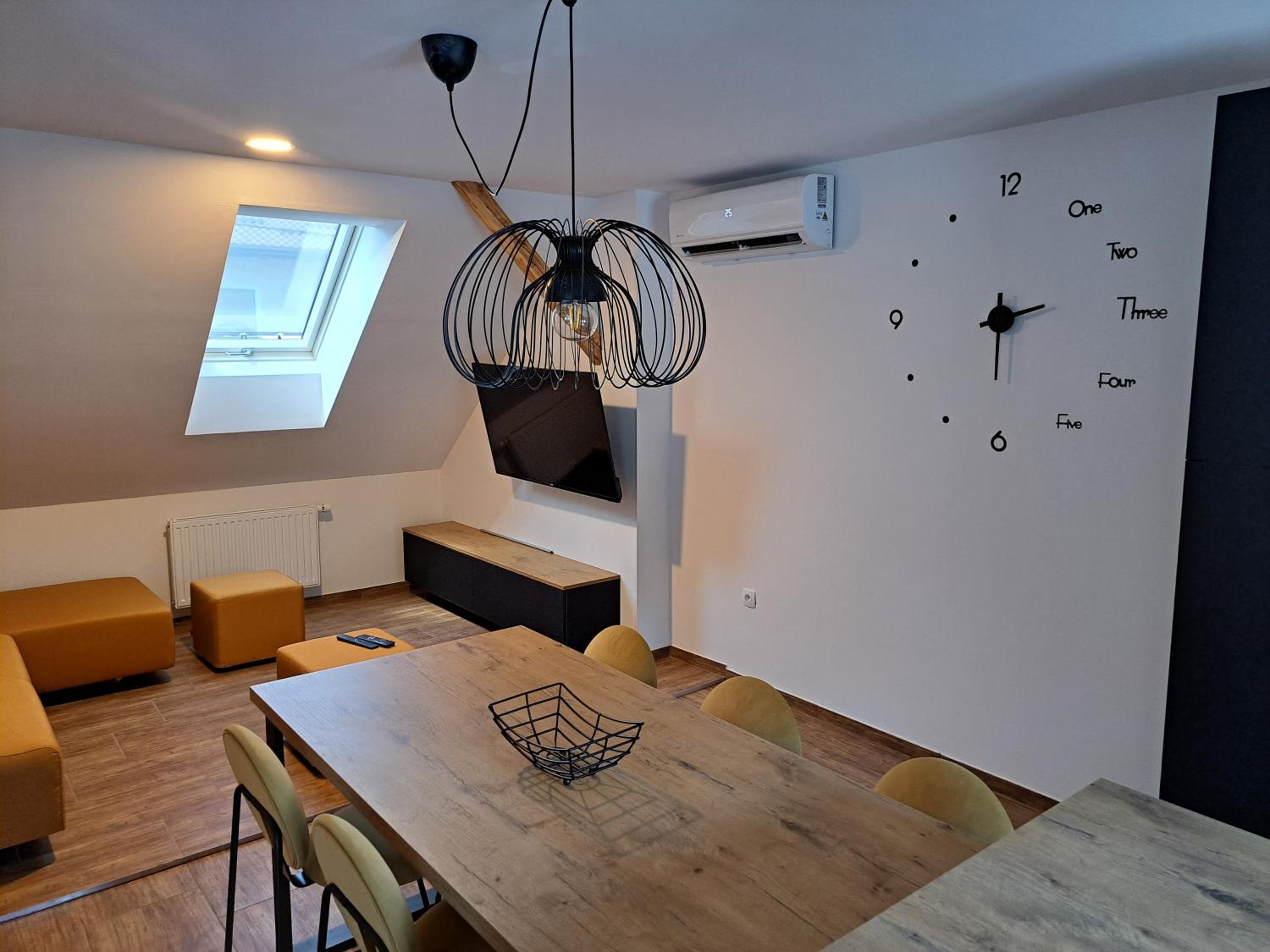 Apartment with Terrace - Photo 15