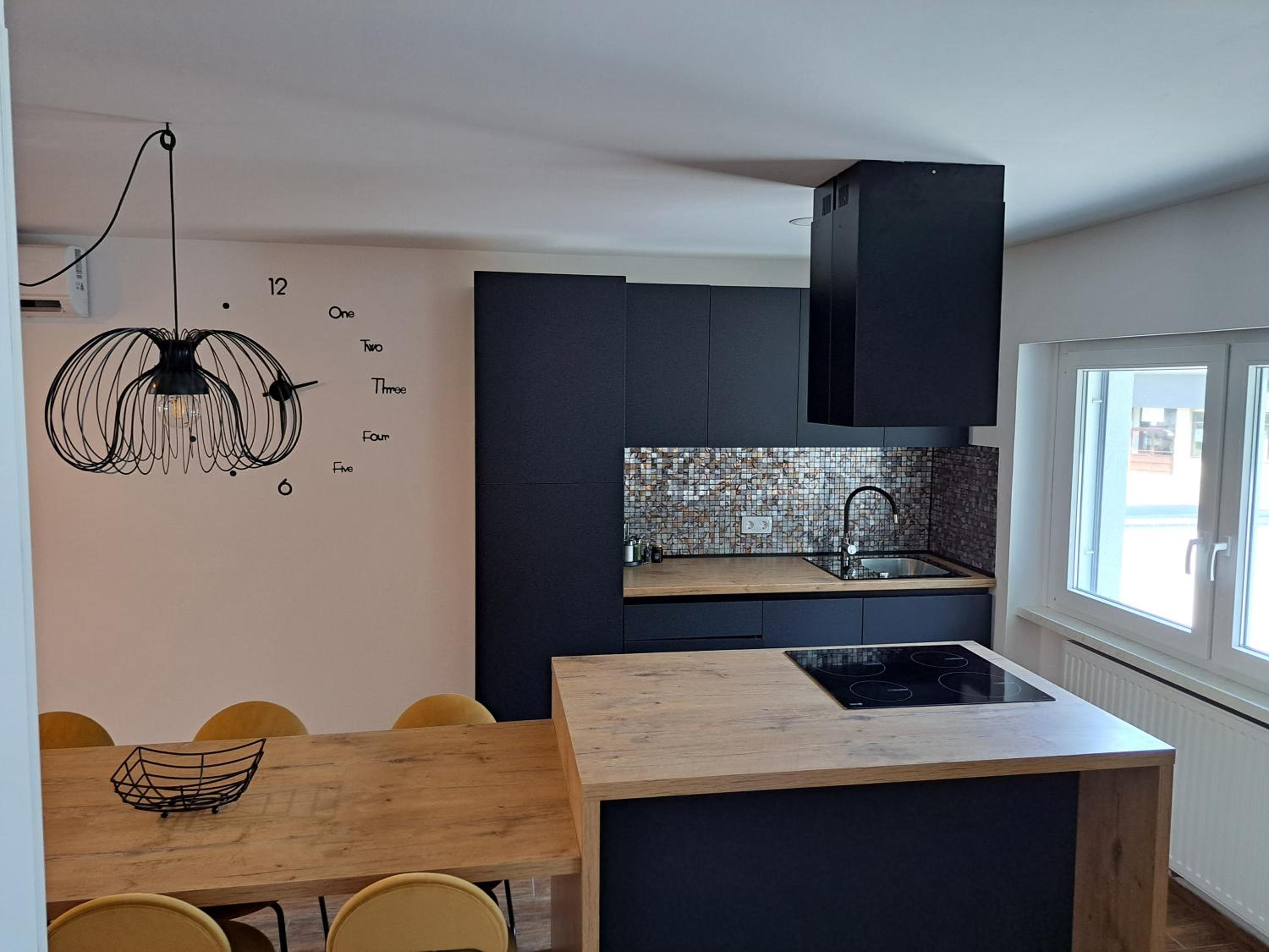 Apartment with Terrace - Photo 16