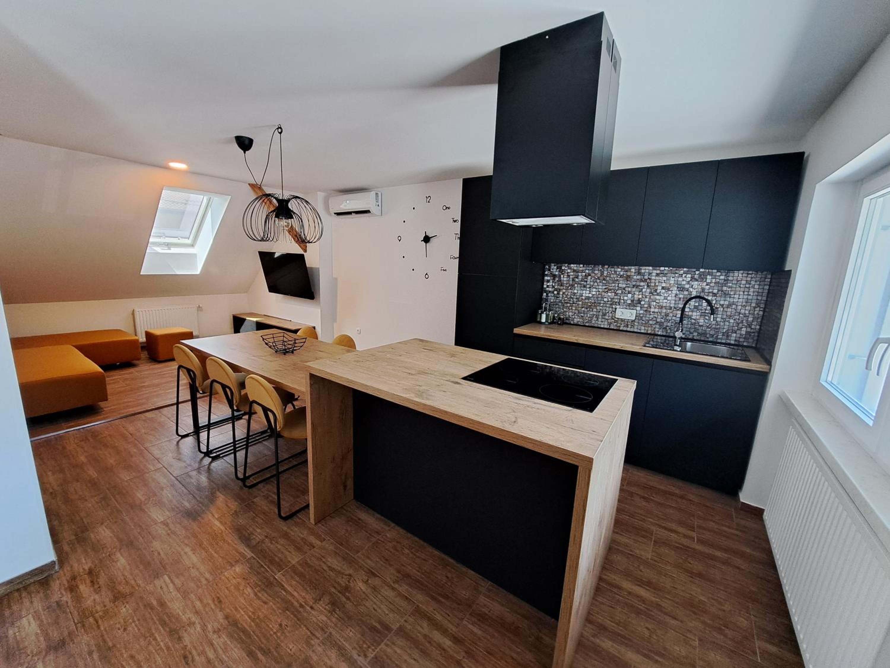 Apartment with Terrace - Photo 28