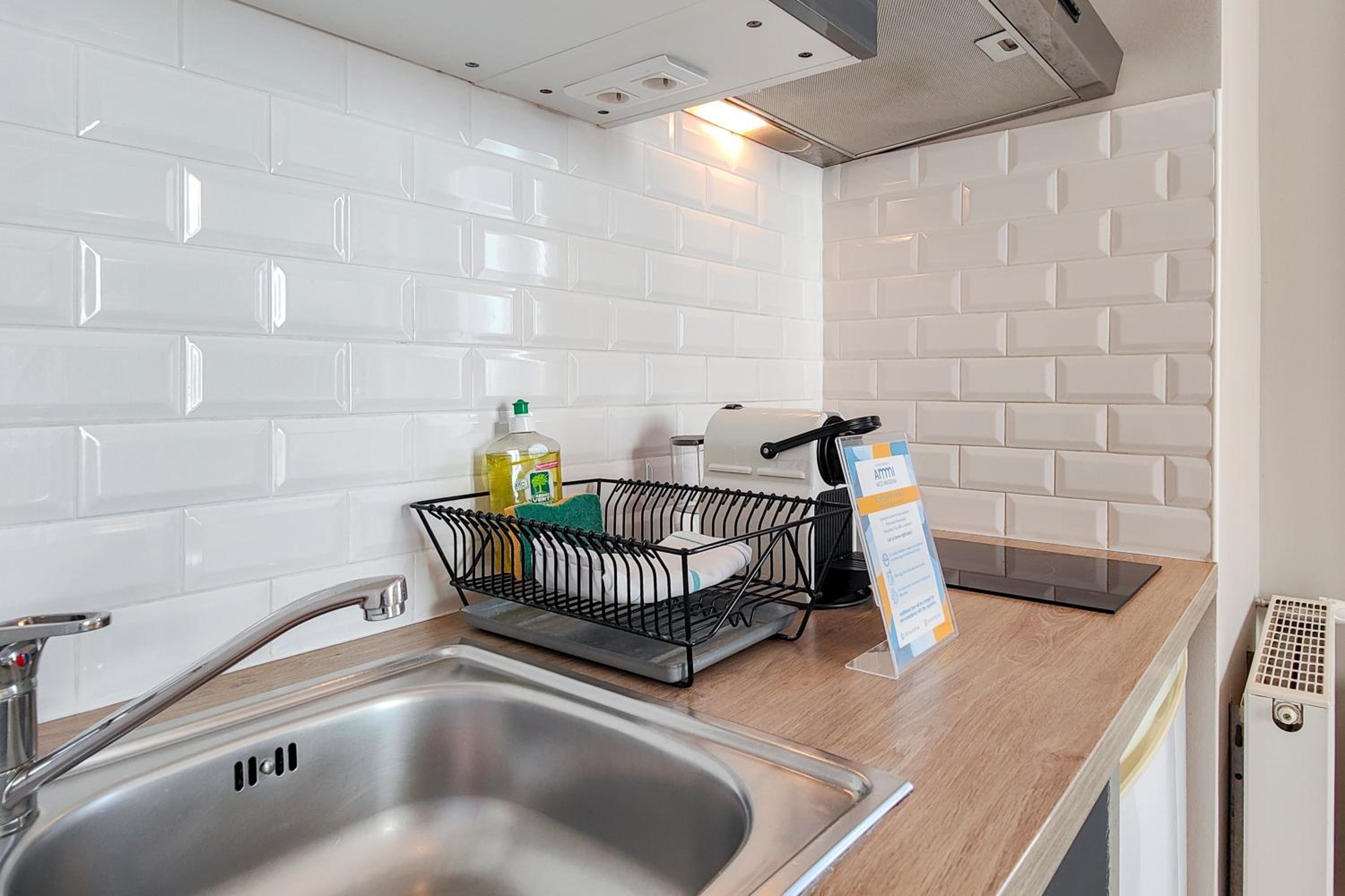 One-Bedroom Apartment - Photo 3