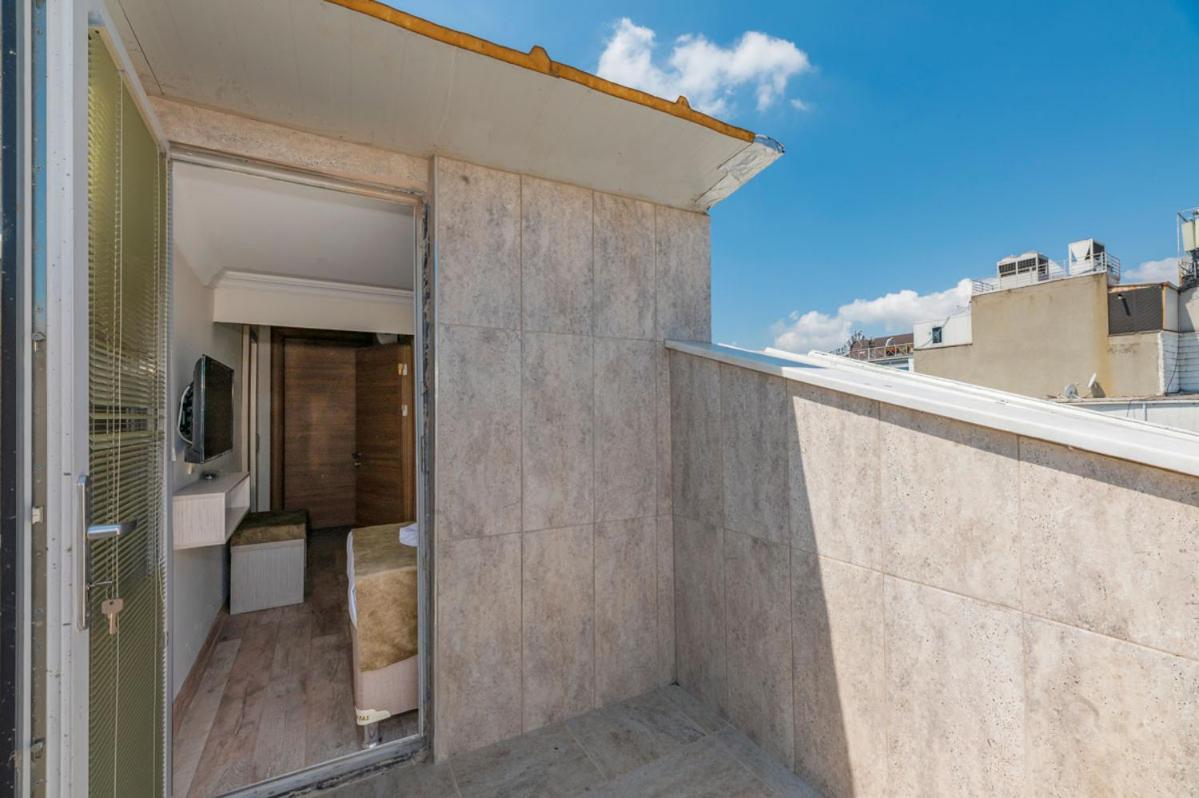 Twin Room with Balcony photo 3