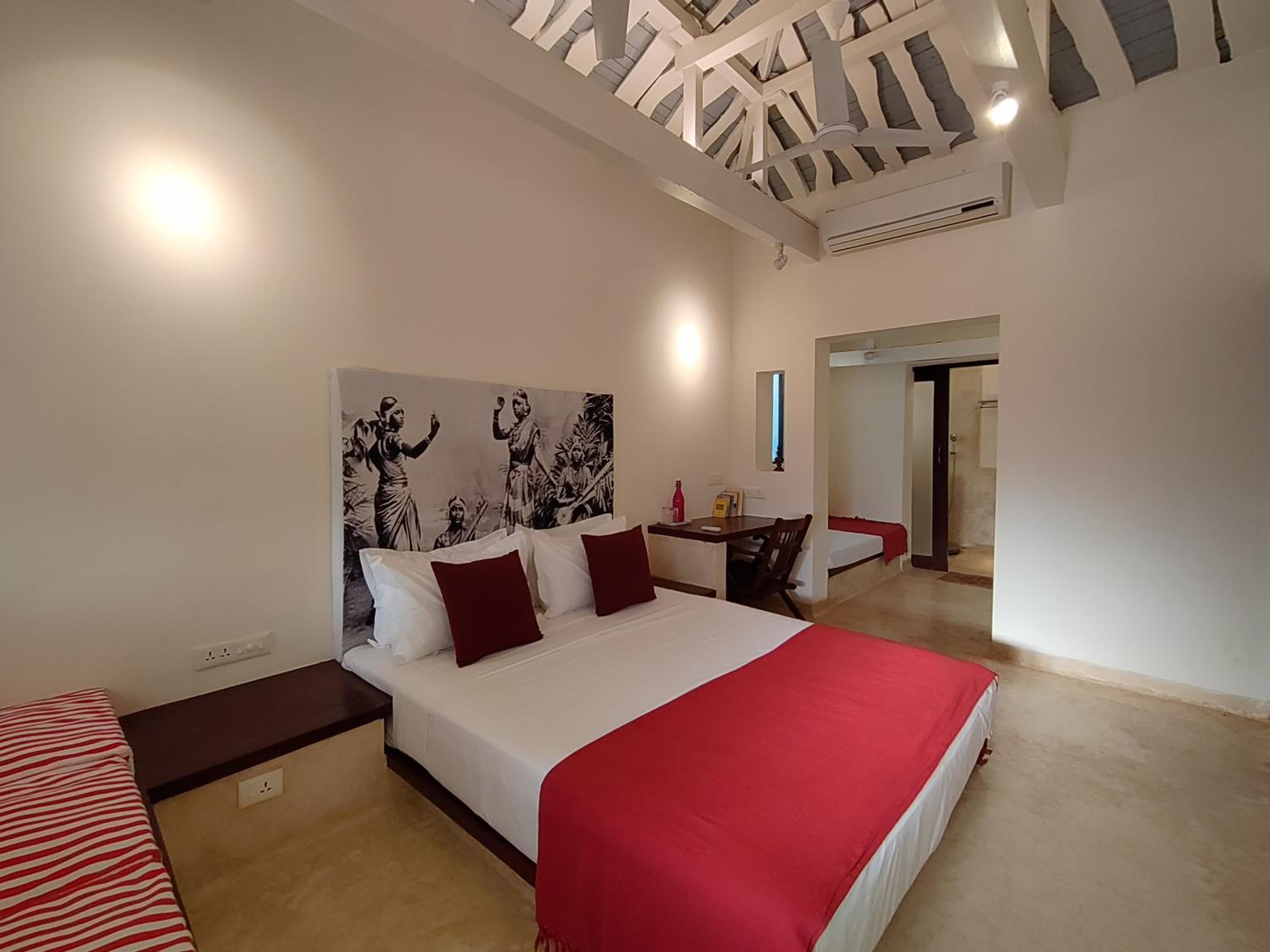 Superior King Room - Photo 2