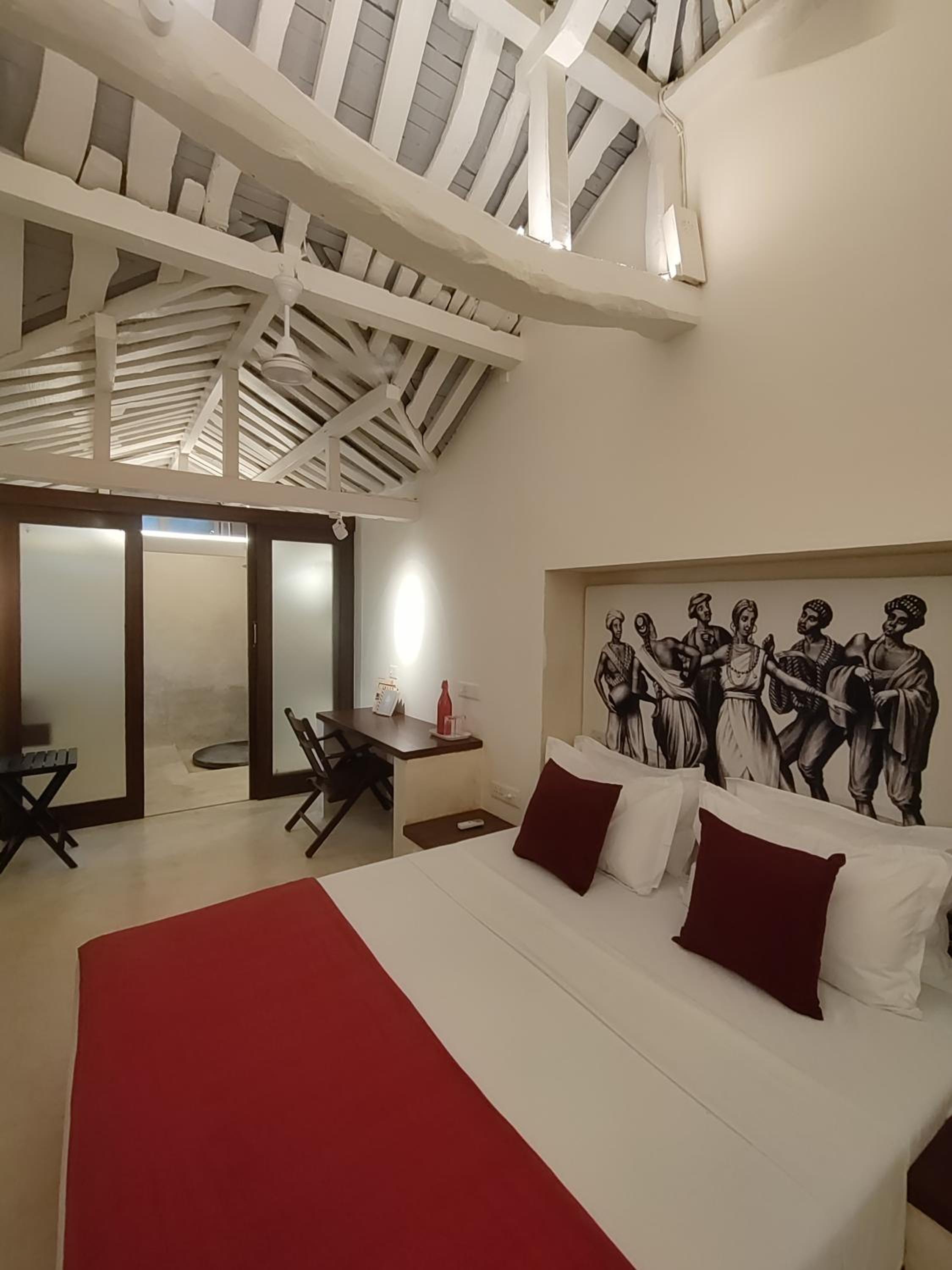 Standard King Room - Photo 5
