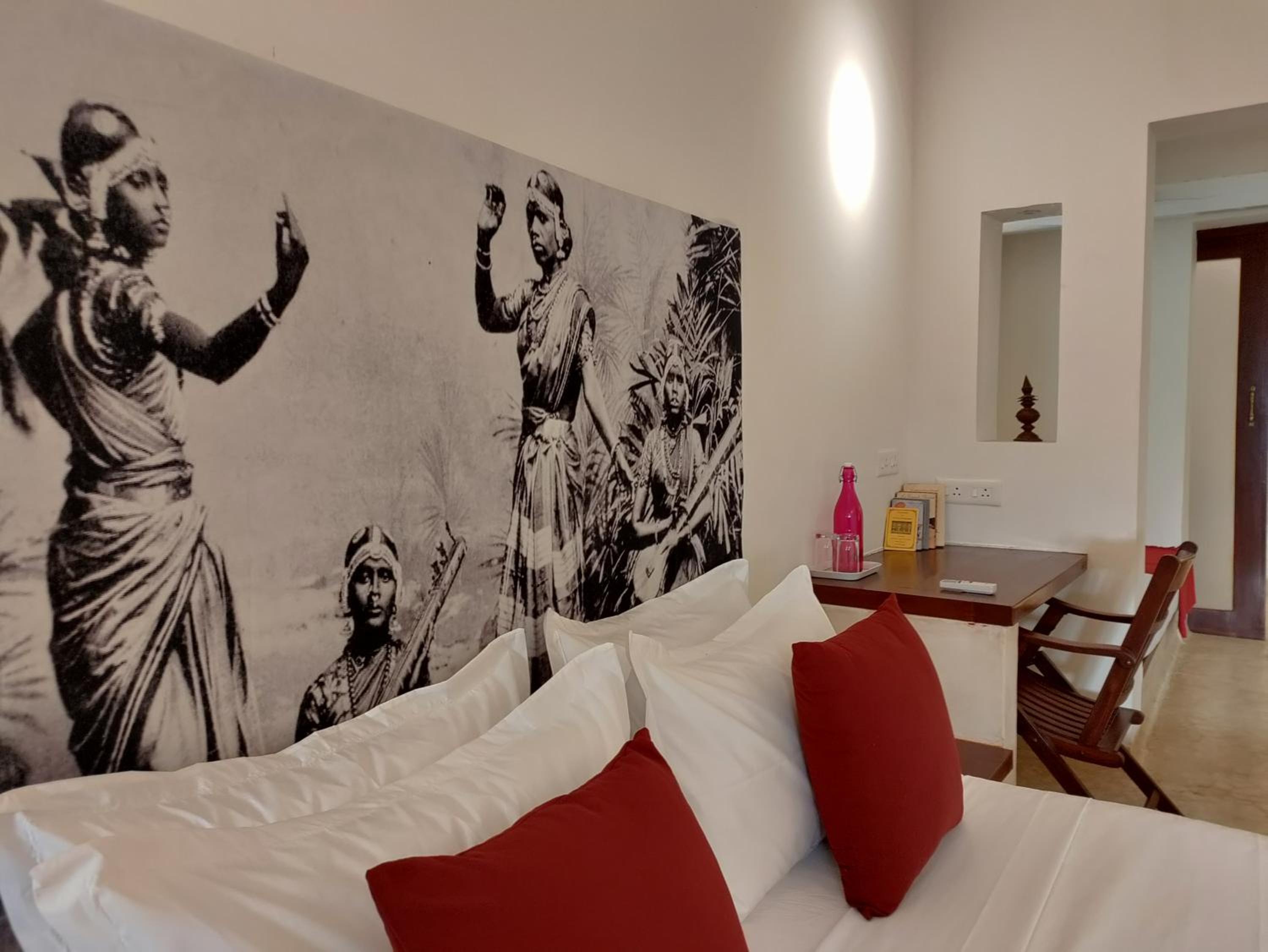 Superior King Room - Photo 3