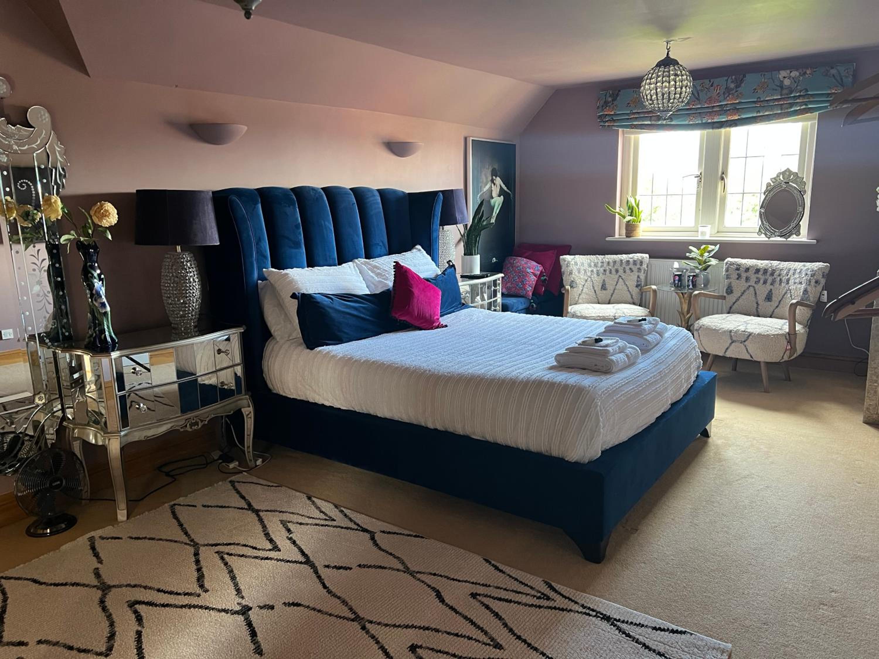 Deluxe King Suite photo 2