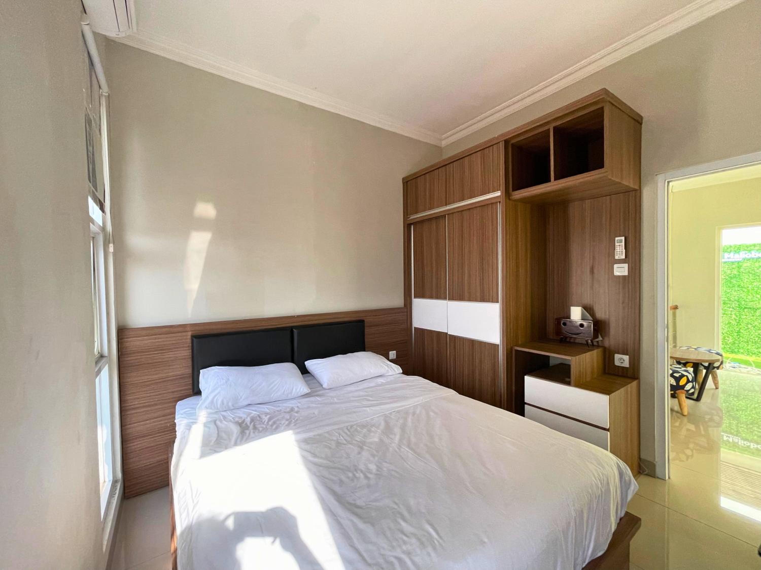Three-Bedroom House photo 1