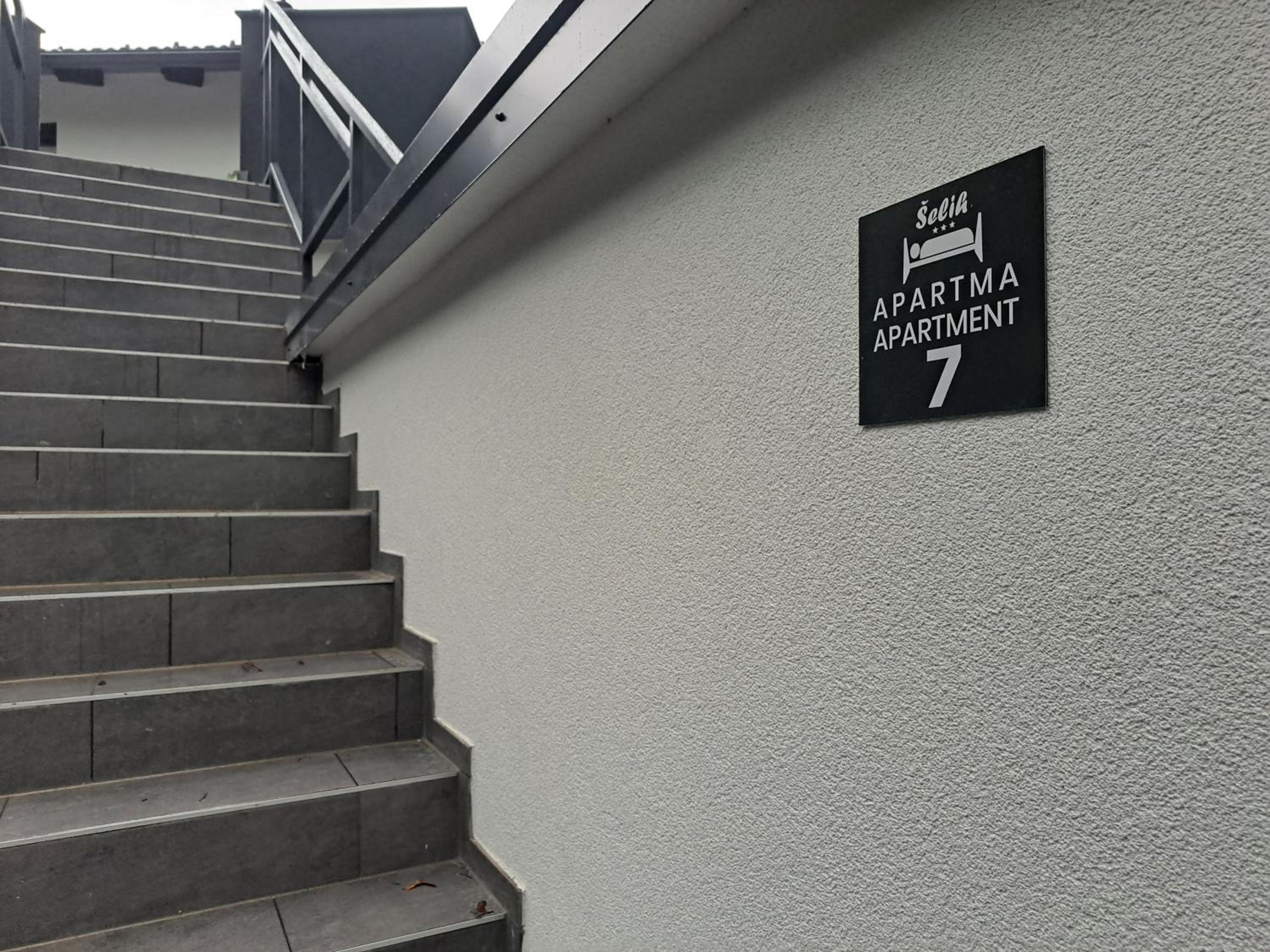 Apartment with Terrace - Photo 26
