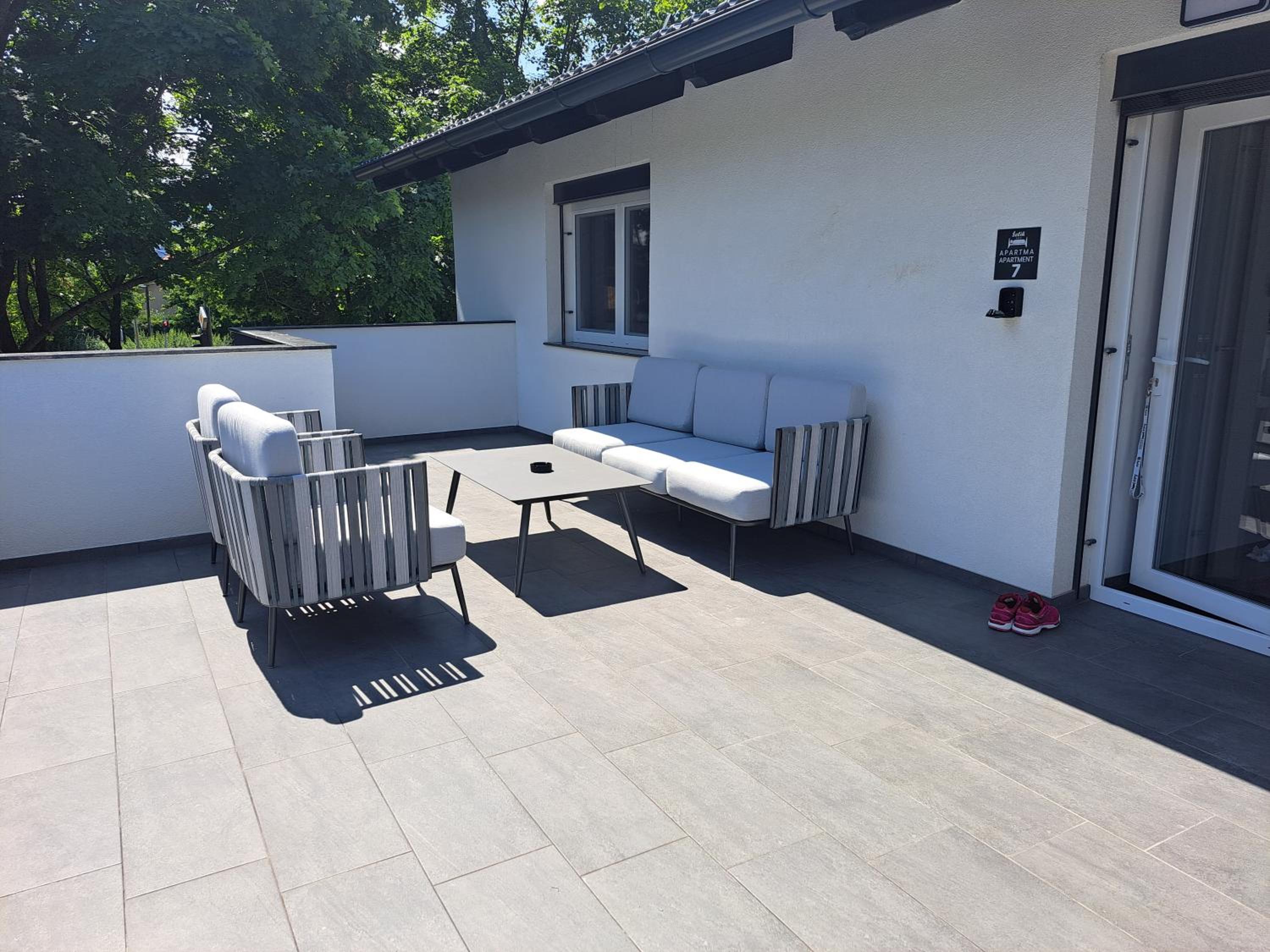 Apartment with Terrace - Photo 27
