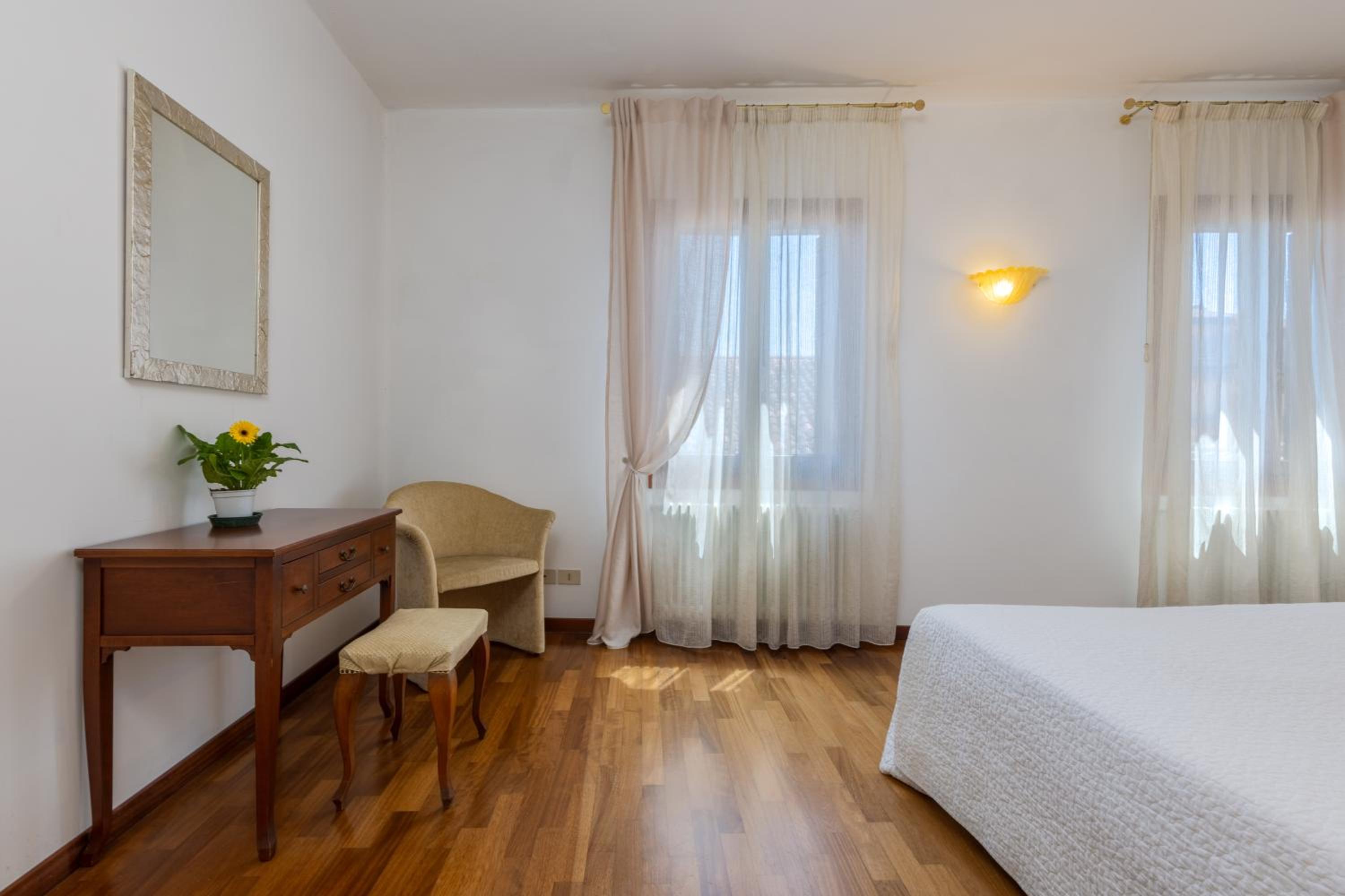 One-Bedroom Apartment with Garden View photo 2