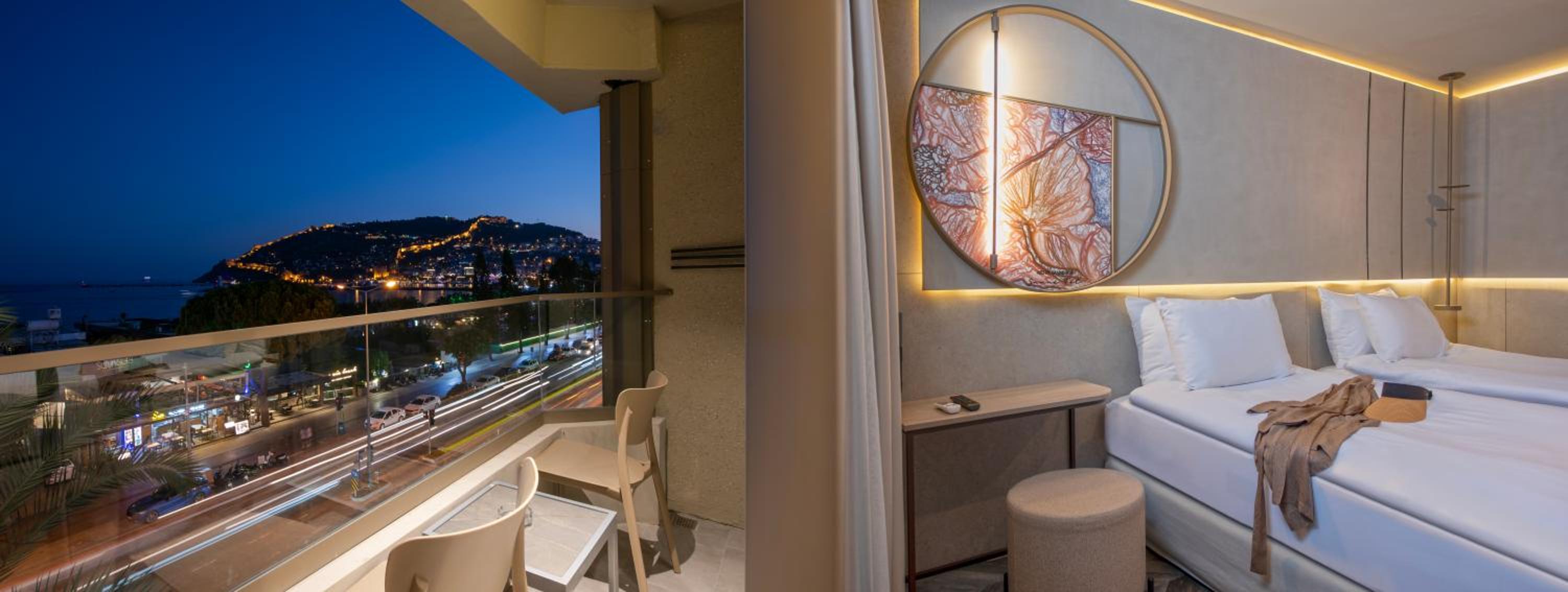Double or Twin Room with Balcony thumbnail 5
