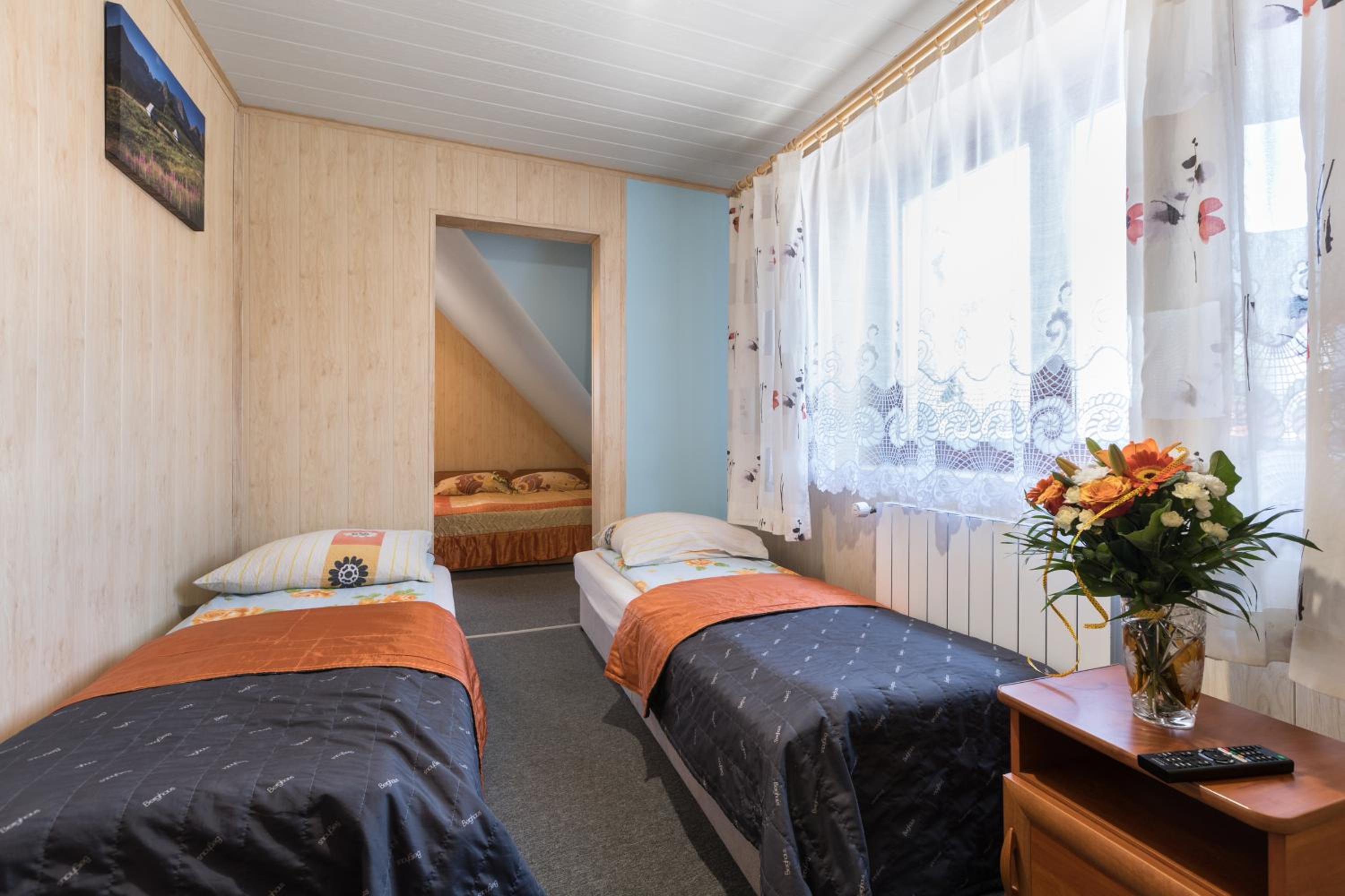 Quadruple Room with Mountain View photo 3