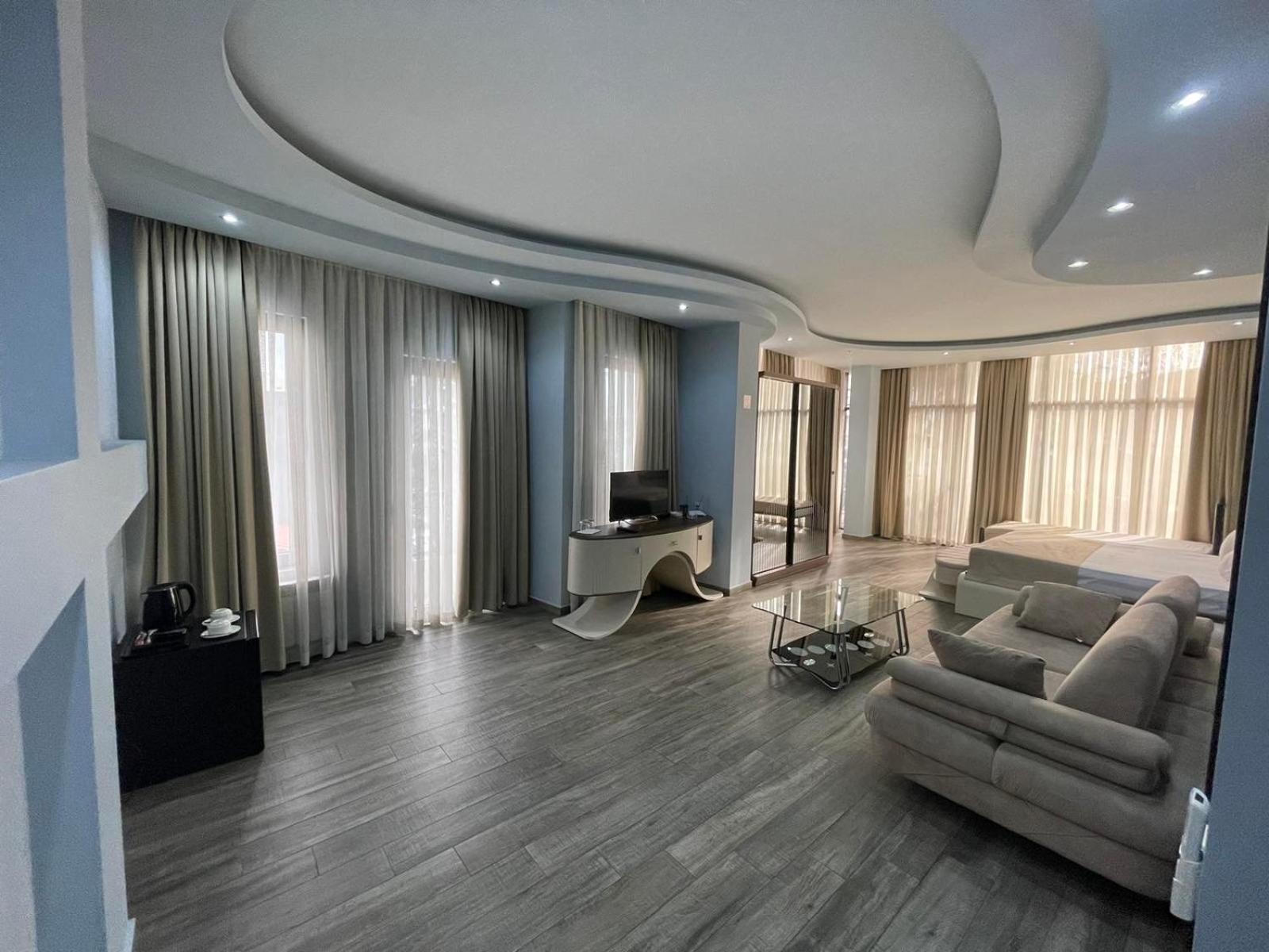 Family Room with Balcony photo 2