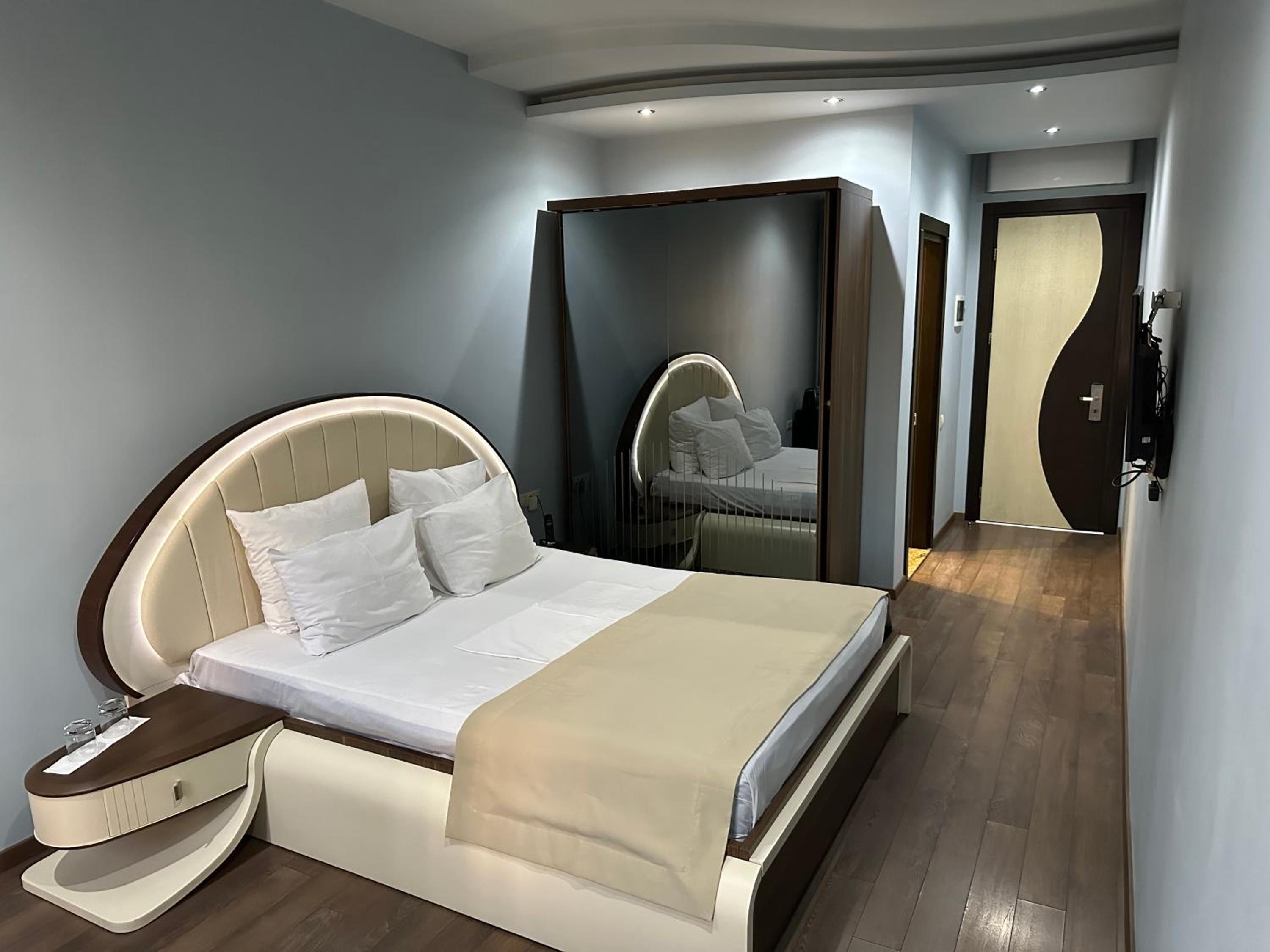 Double Room with Balcony photo 3