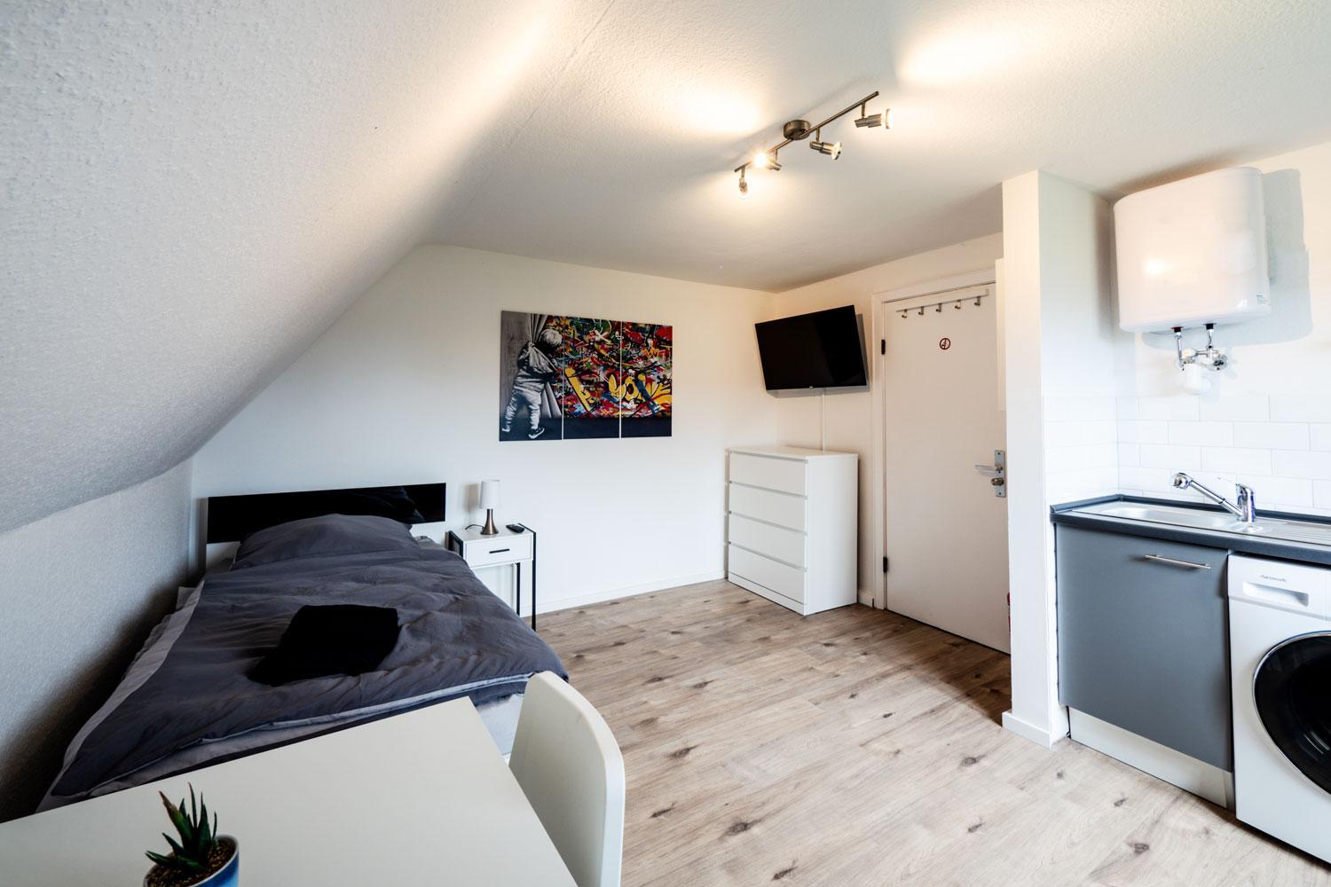 One-Bedroom Apartment photo 1
