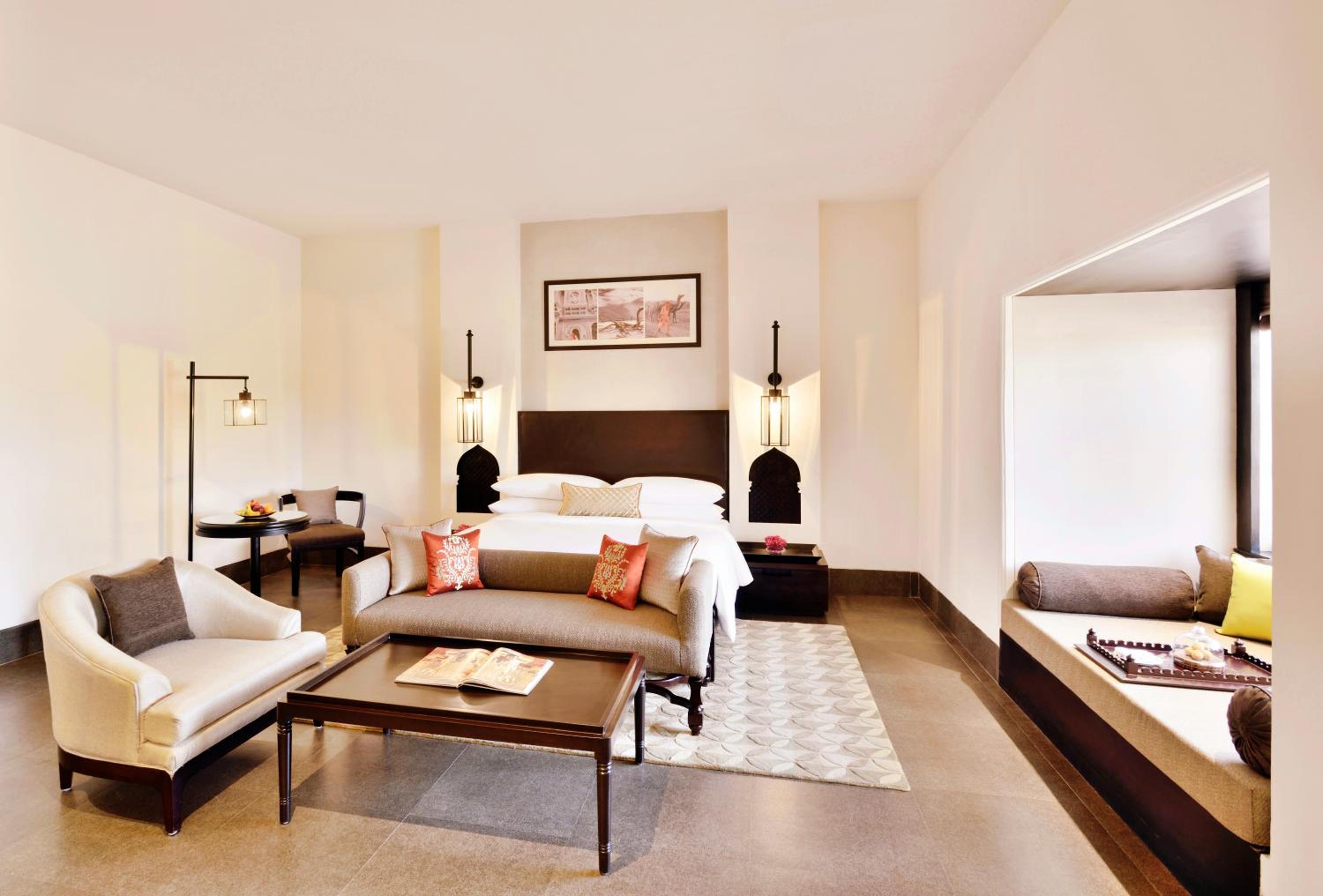Royal Room with 4 Pints of Beer & INR 1000 Hotel Credit and complimentary Hi-Tea photo 1