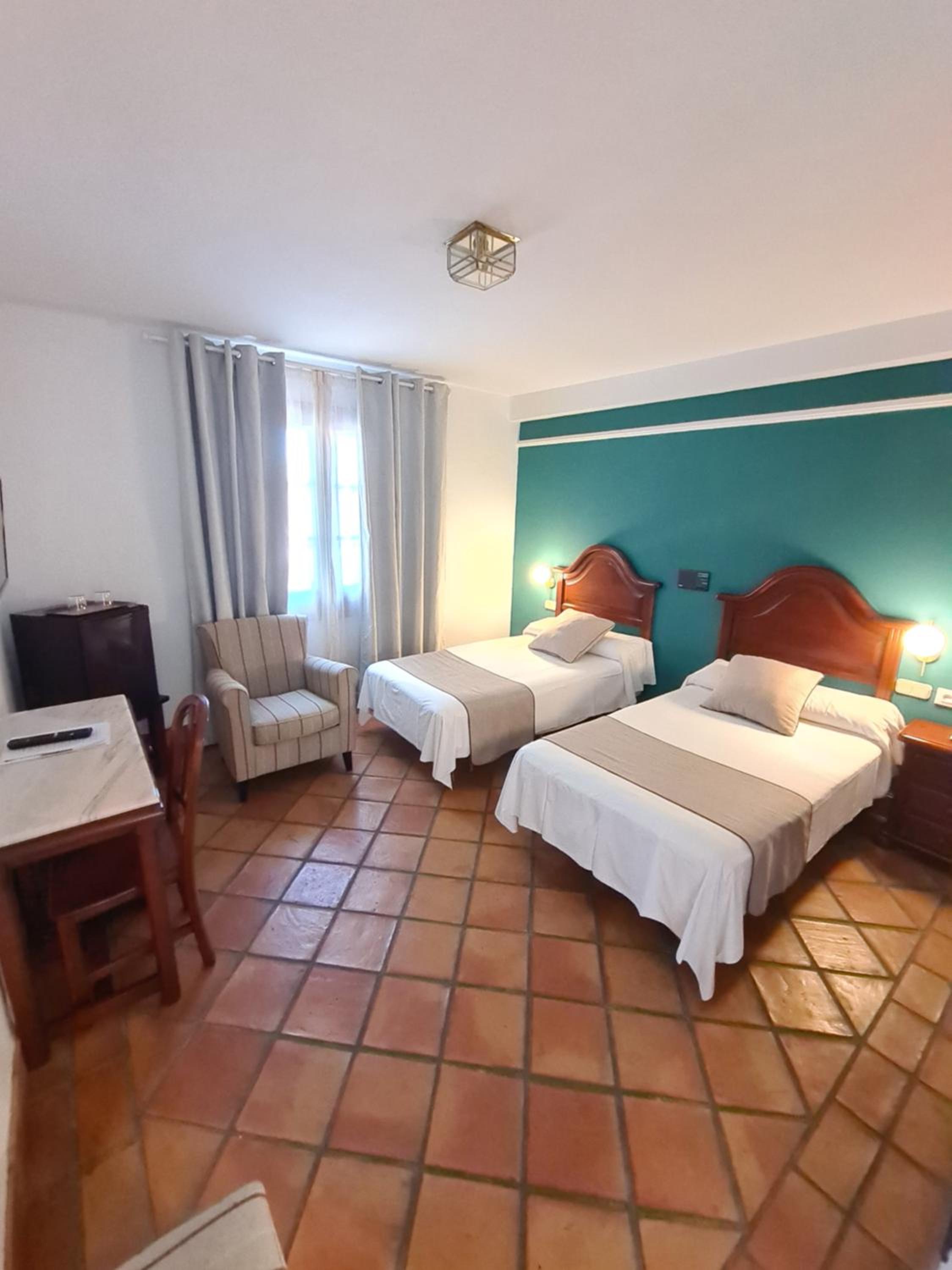Habitación Doble Básica con Cama Extra.