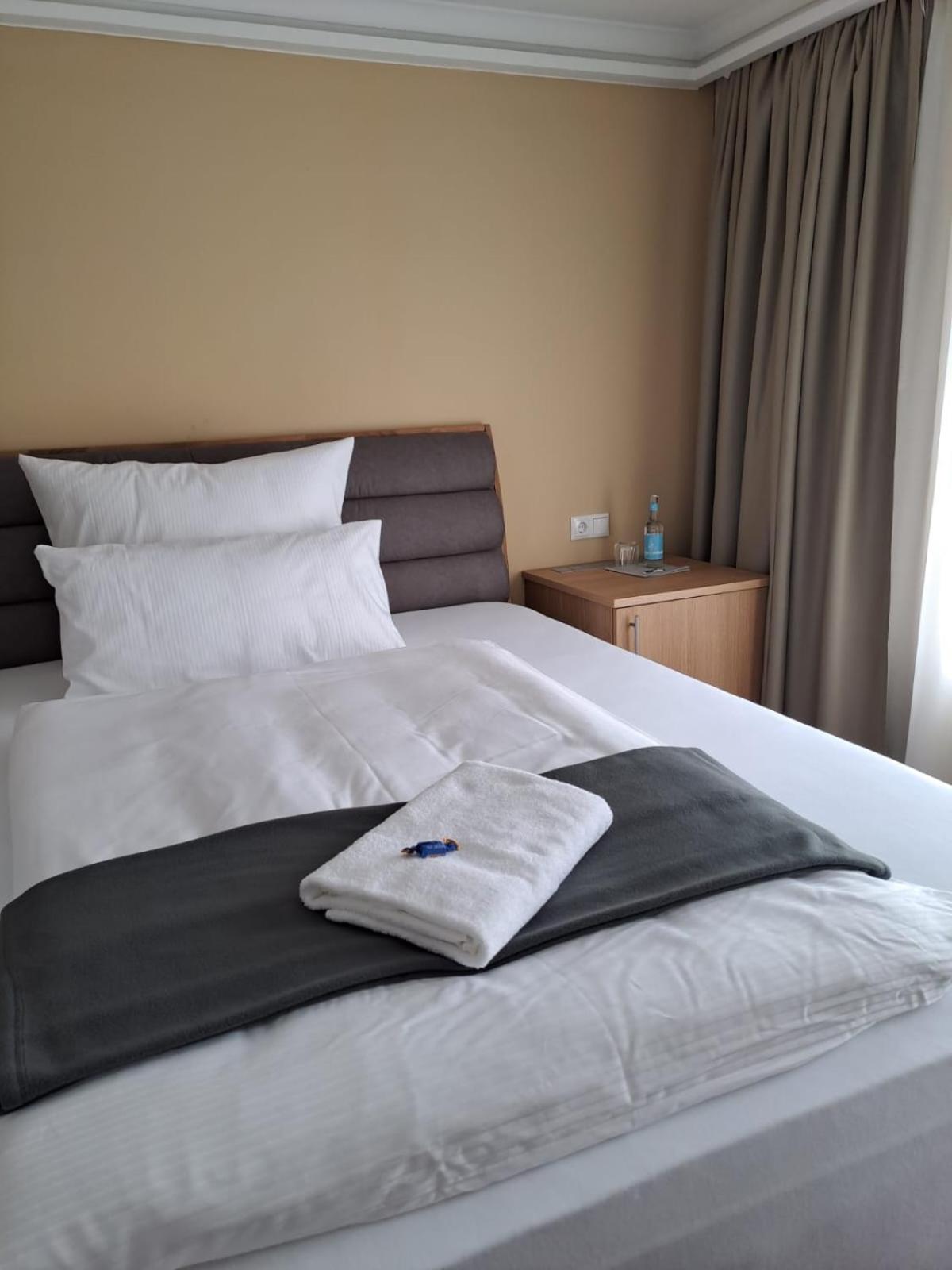 Single Room with Shared Shower and Toilet photo 1