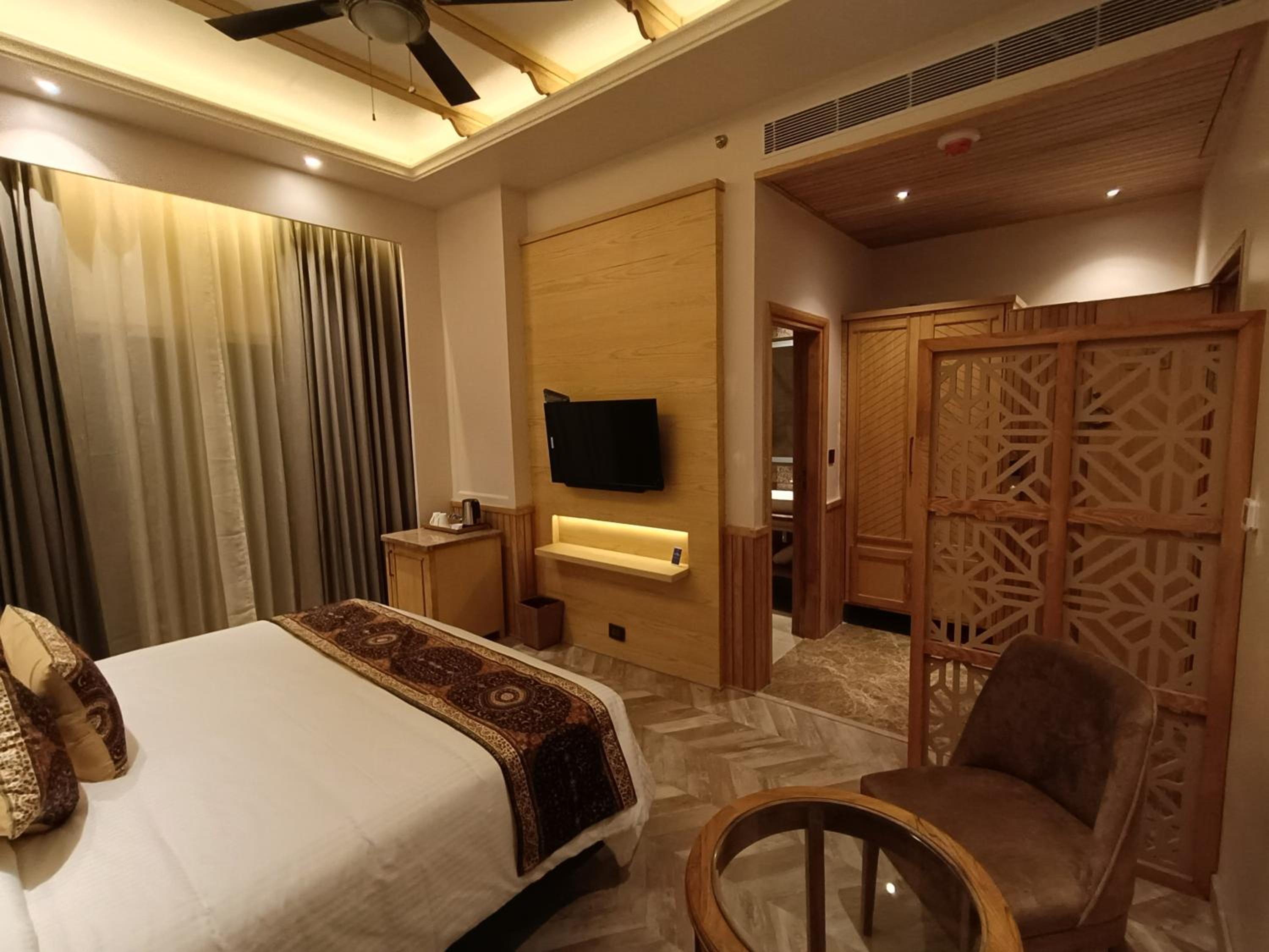 Superior Double Room ( No View  and  No Balcony)   - Photo 2