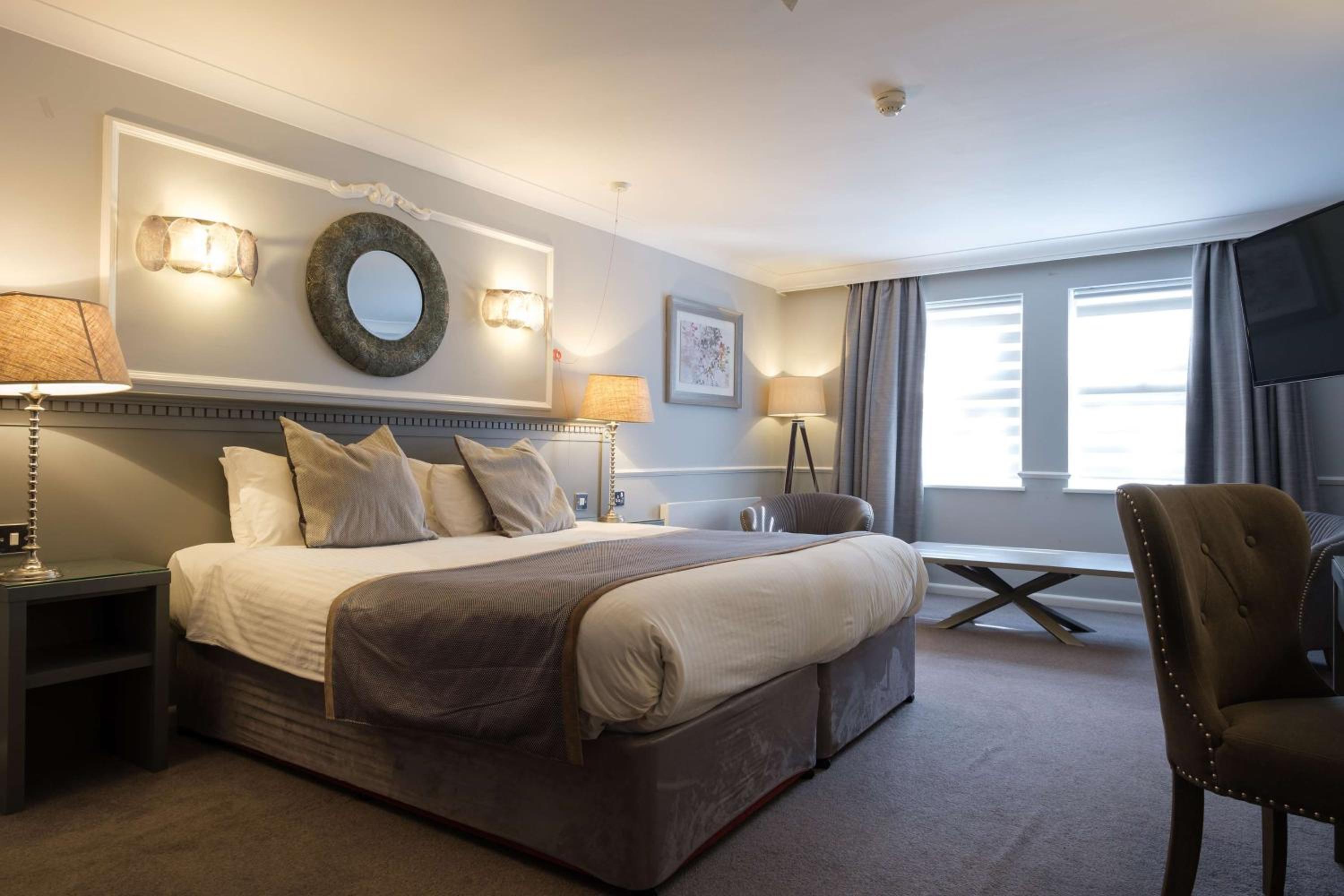 Superior Double Room with Roll-In Shower - Mobility Accessible/Non-Smoking