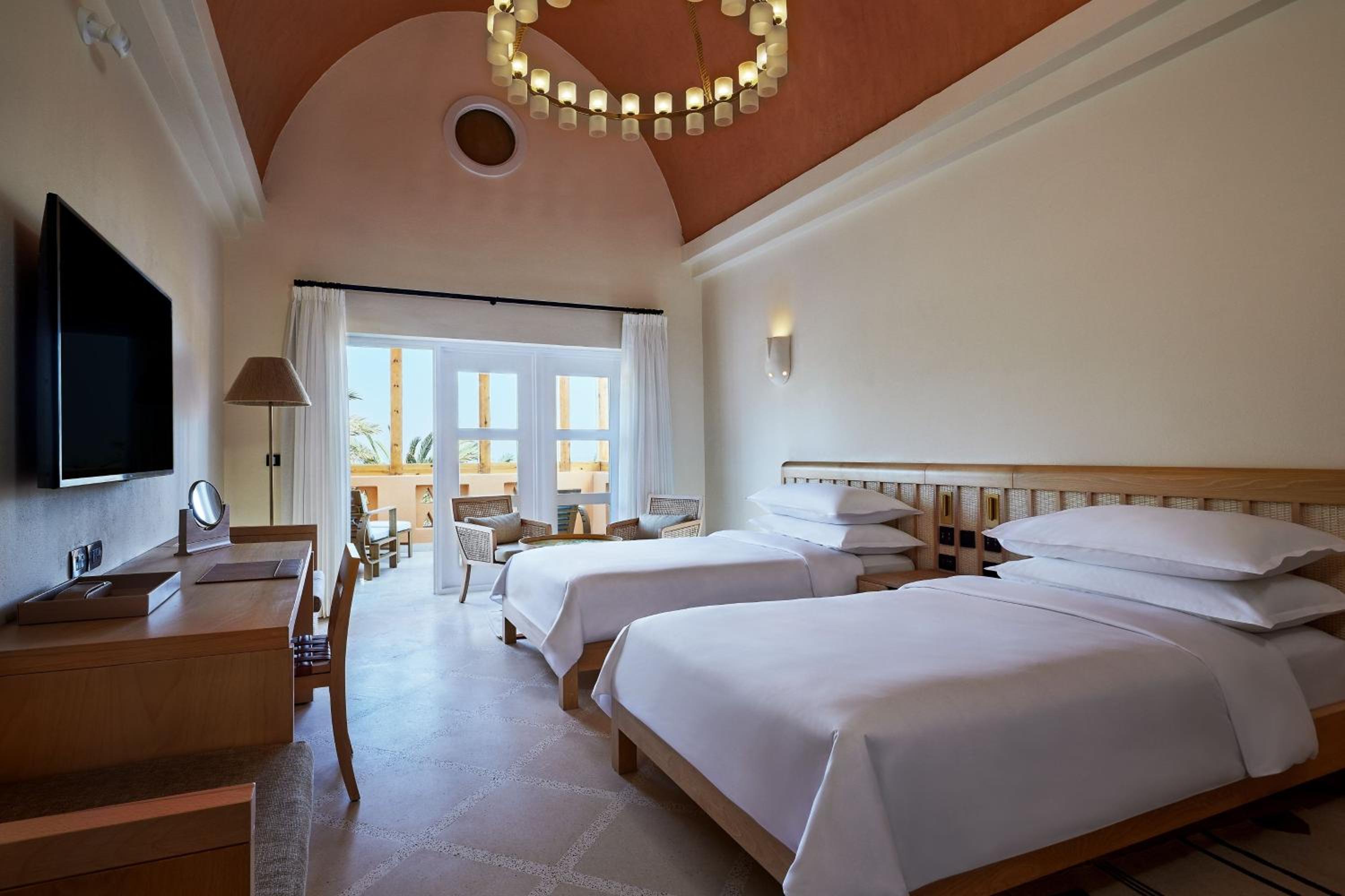 Deluxe Room, Guest room, 2 Twin/Single Bed(s), Beach front photo 1