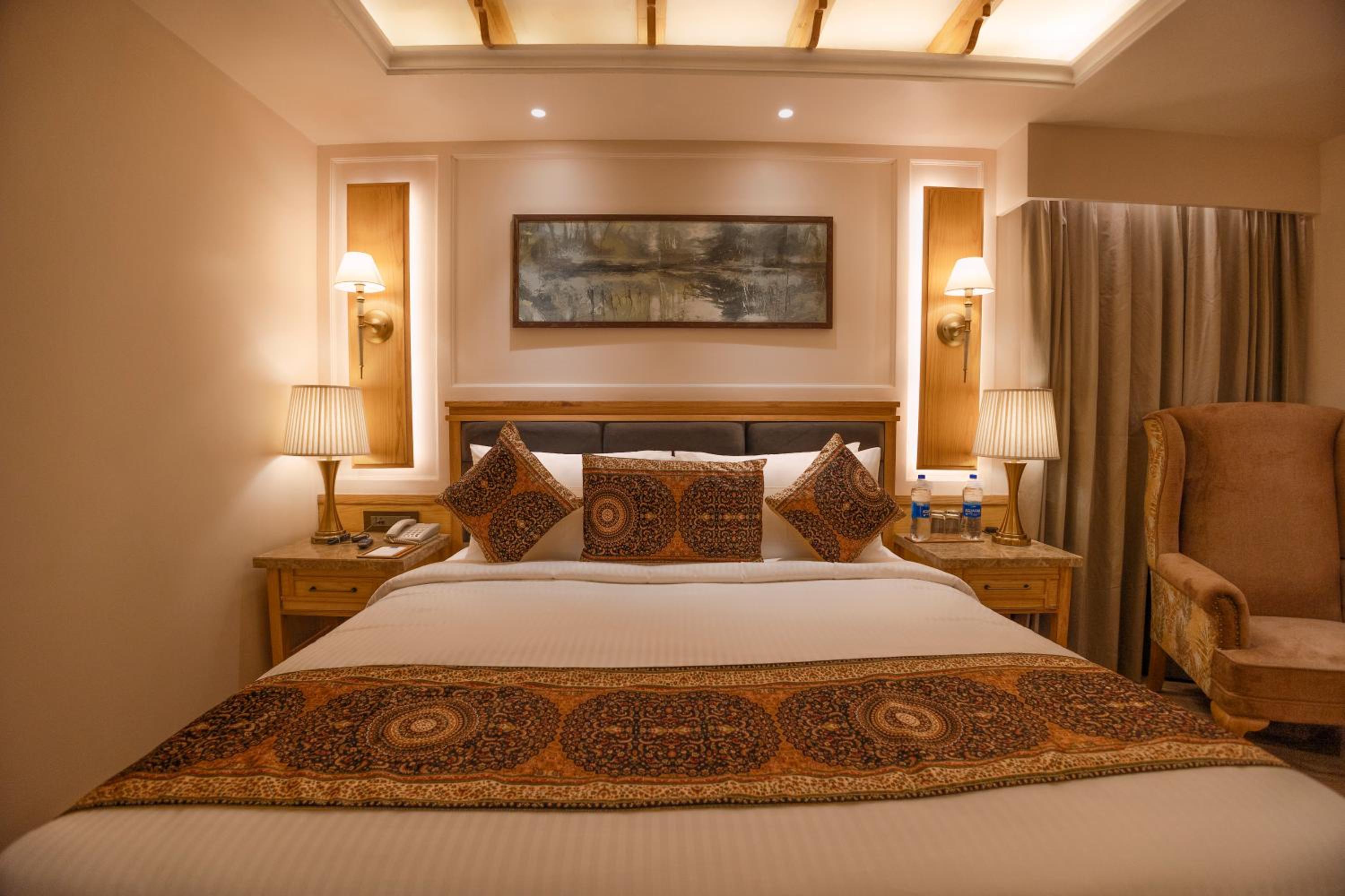 Family room - 1 King Bed 1 Sofa Bed ( No View and No Balcony ) - Photo 3