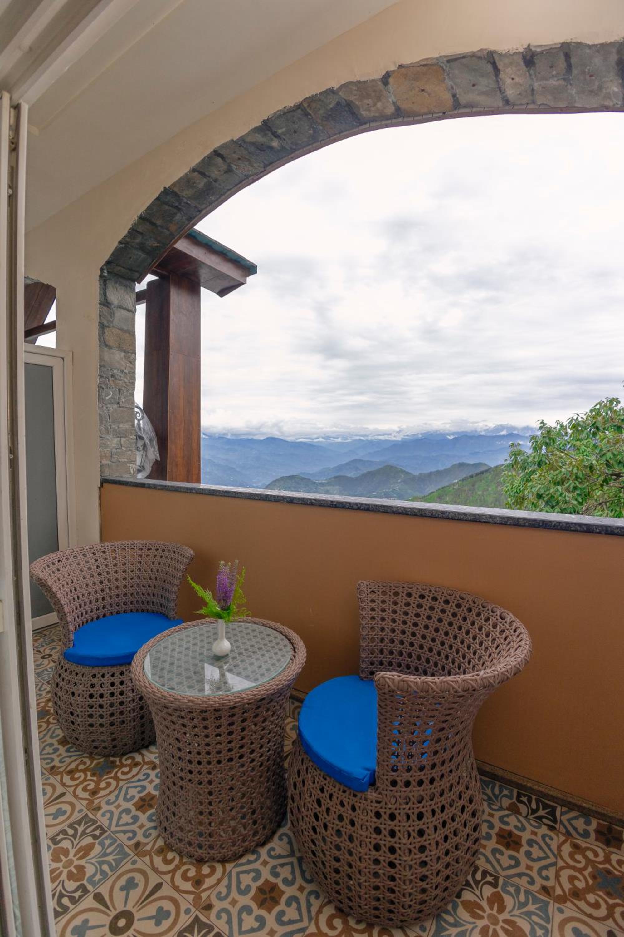 Premium Valley View With Balcony - Photo 4