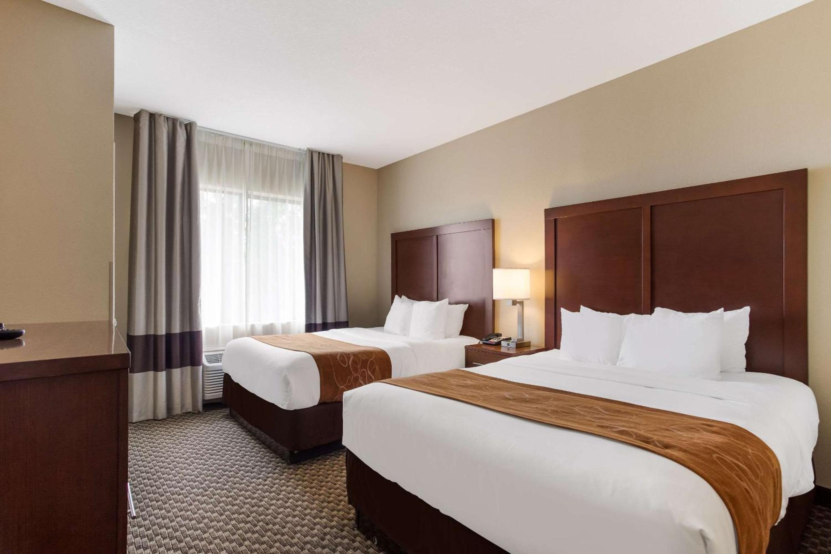 Queen Room with Two Queen Beds - Non-Smoking - Photo 1