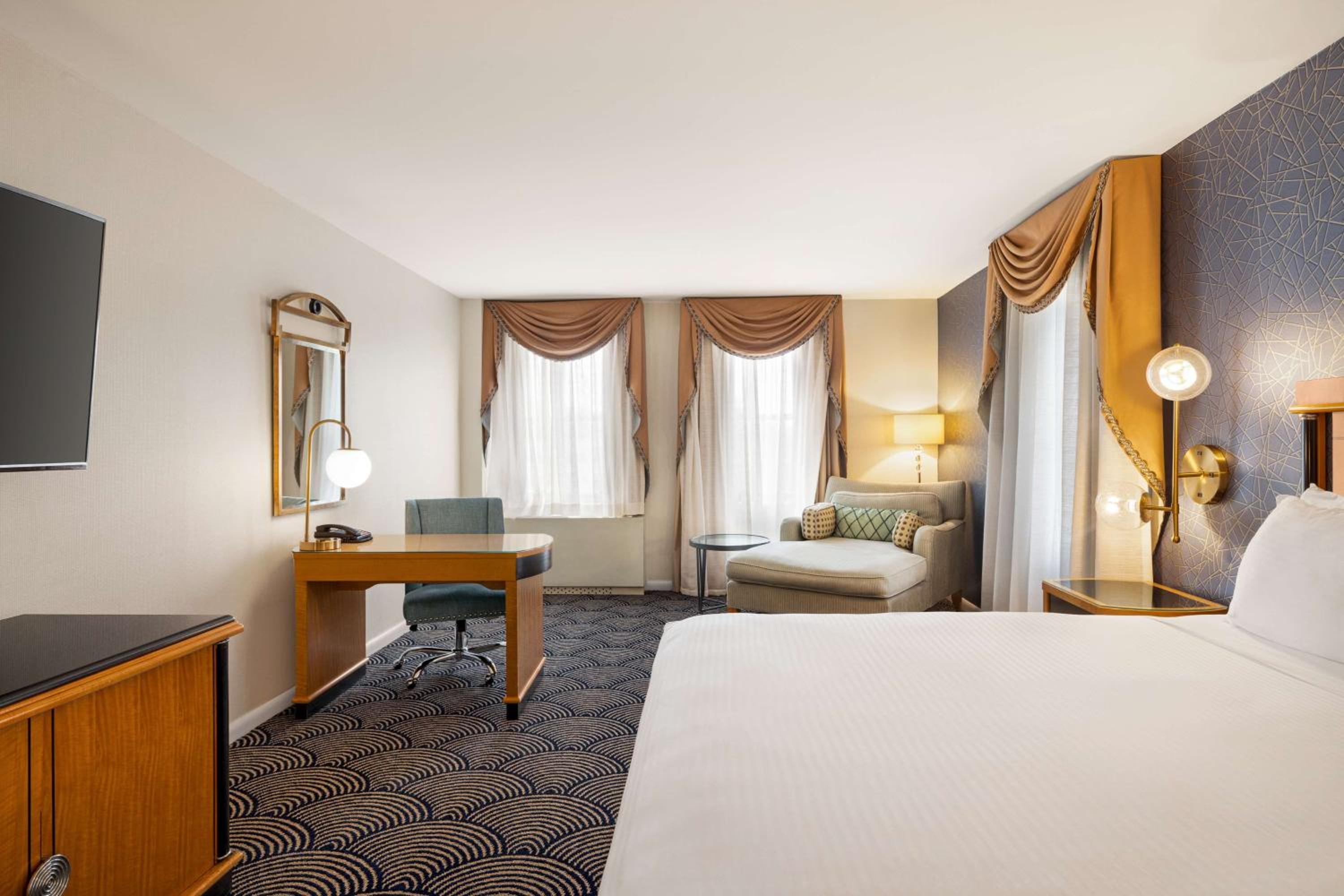 Junior Jacuzzi Suite.