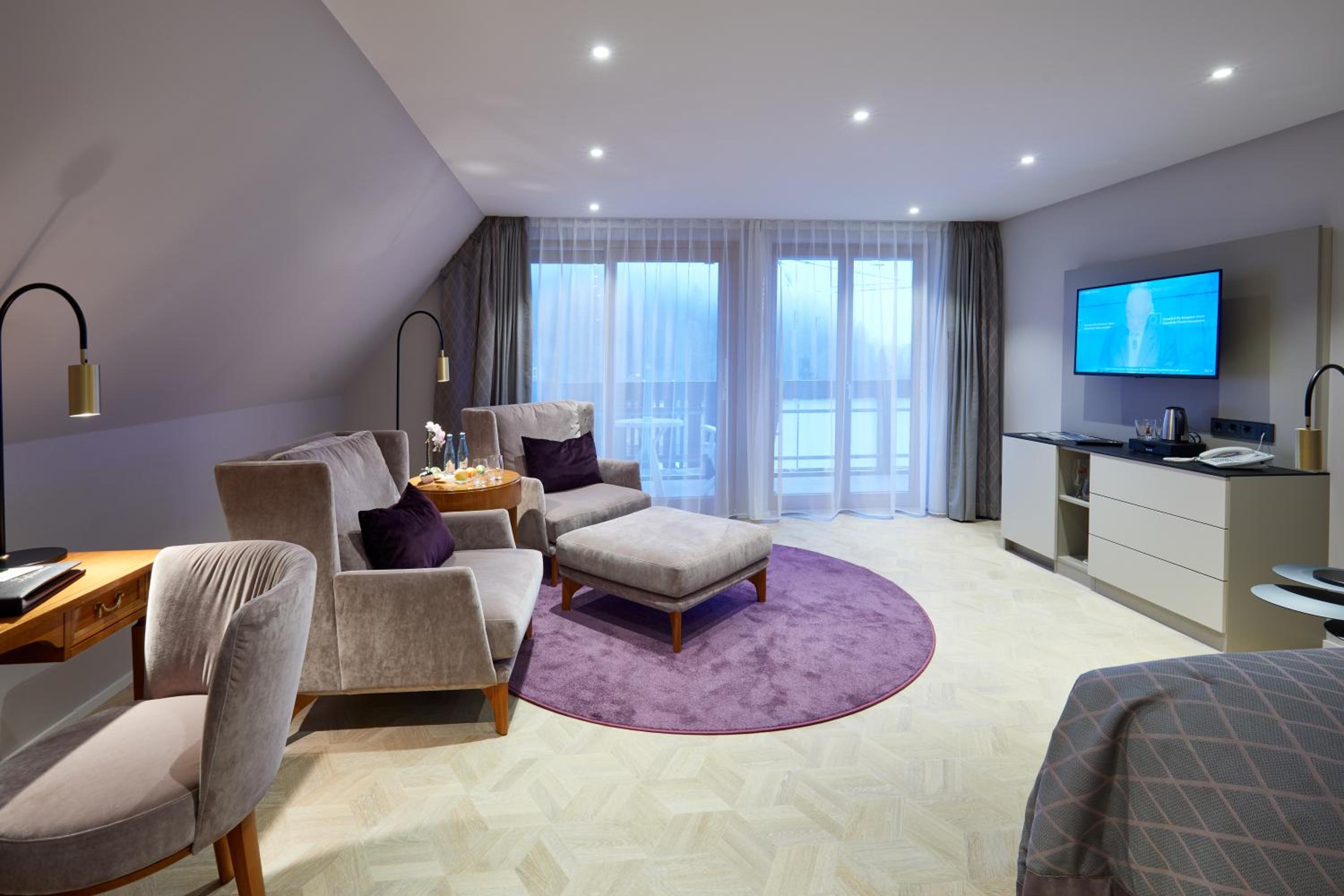 Suite with Hot Tub photo 2