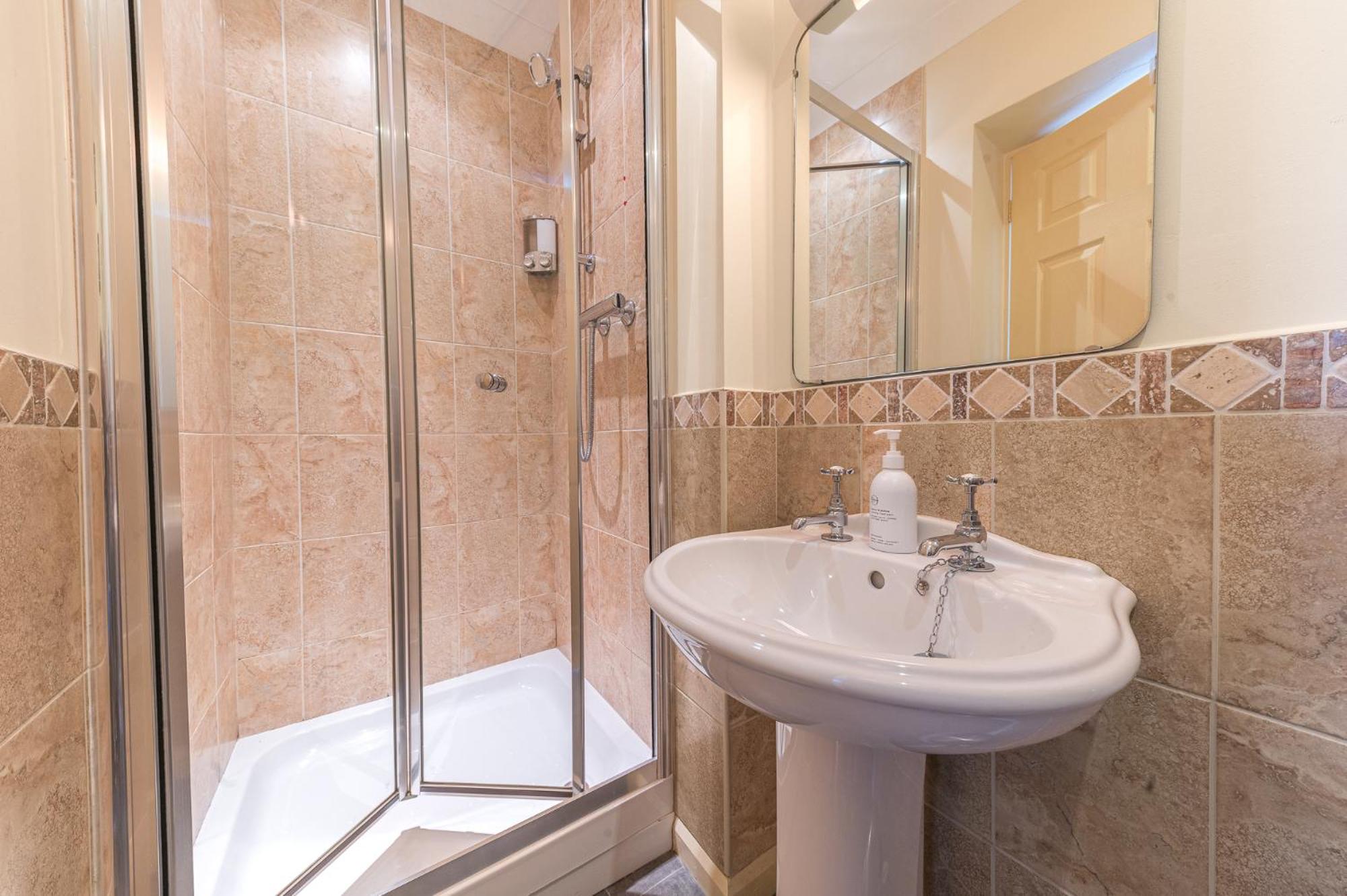 Double Room With Private Bathroom photo 3