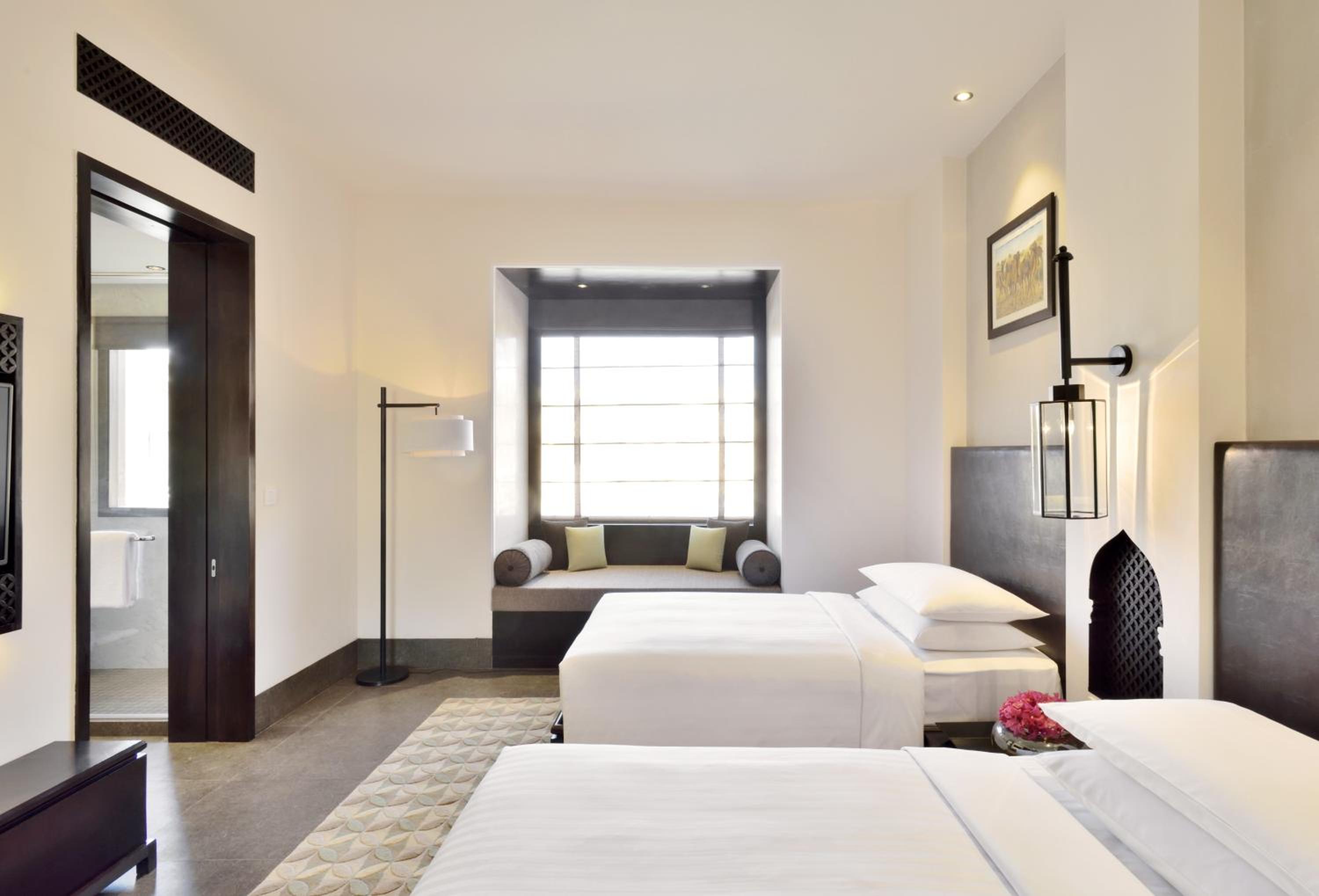 Deluxe Room Twin with 4 Pints of Beer & INR 1000 Hotel Credit and complimentary Hi-Tea photo 1