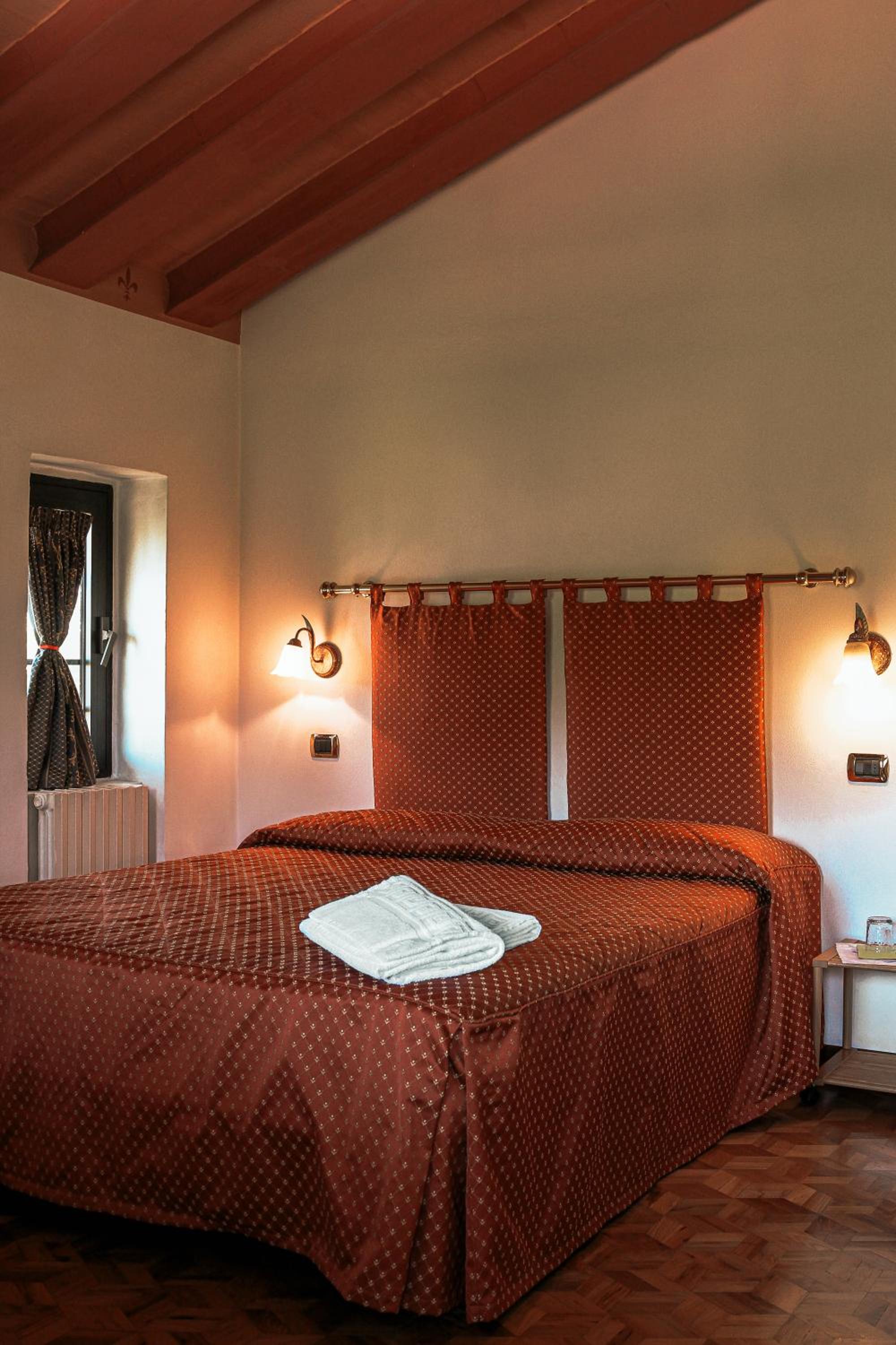 Double Room - Photo 9