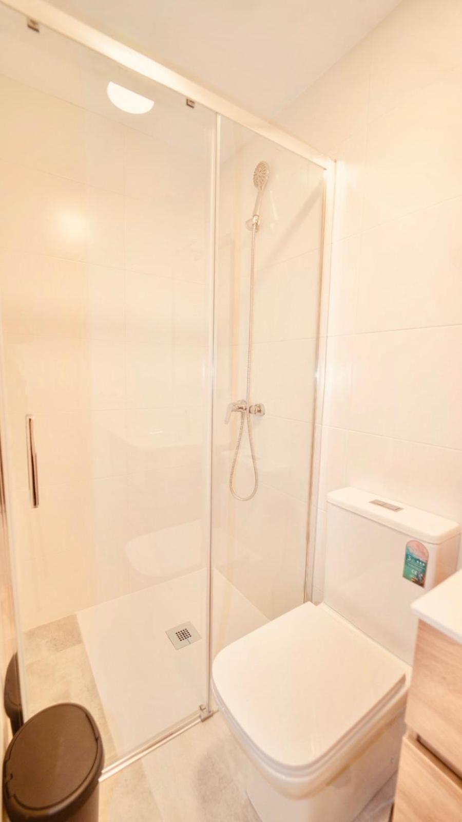 Single Room with Private Bathroom photo 3
