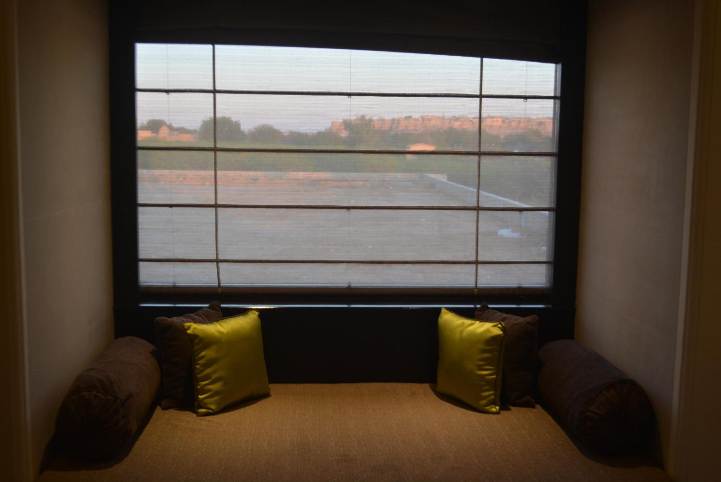Royal Room with 4 Pints of Beer & INR 1000 Hotel Credit and complimentary Hi-Tea photo 2