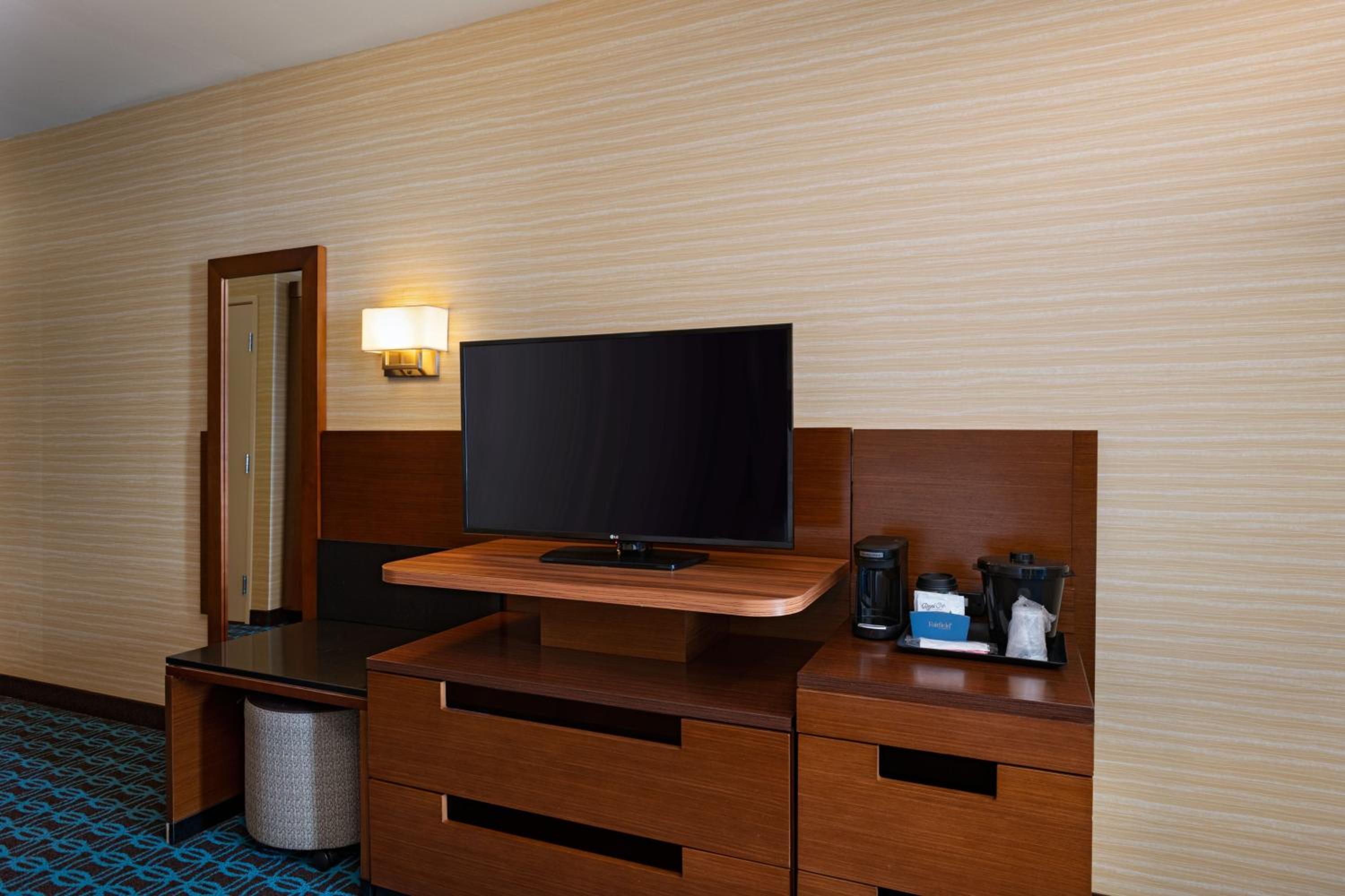 Guest Room, 1 King - Photo 5