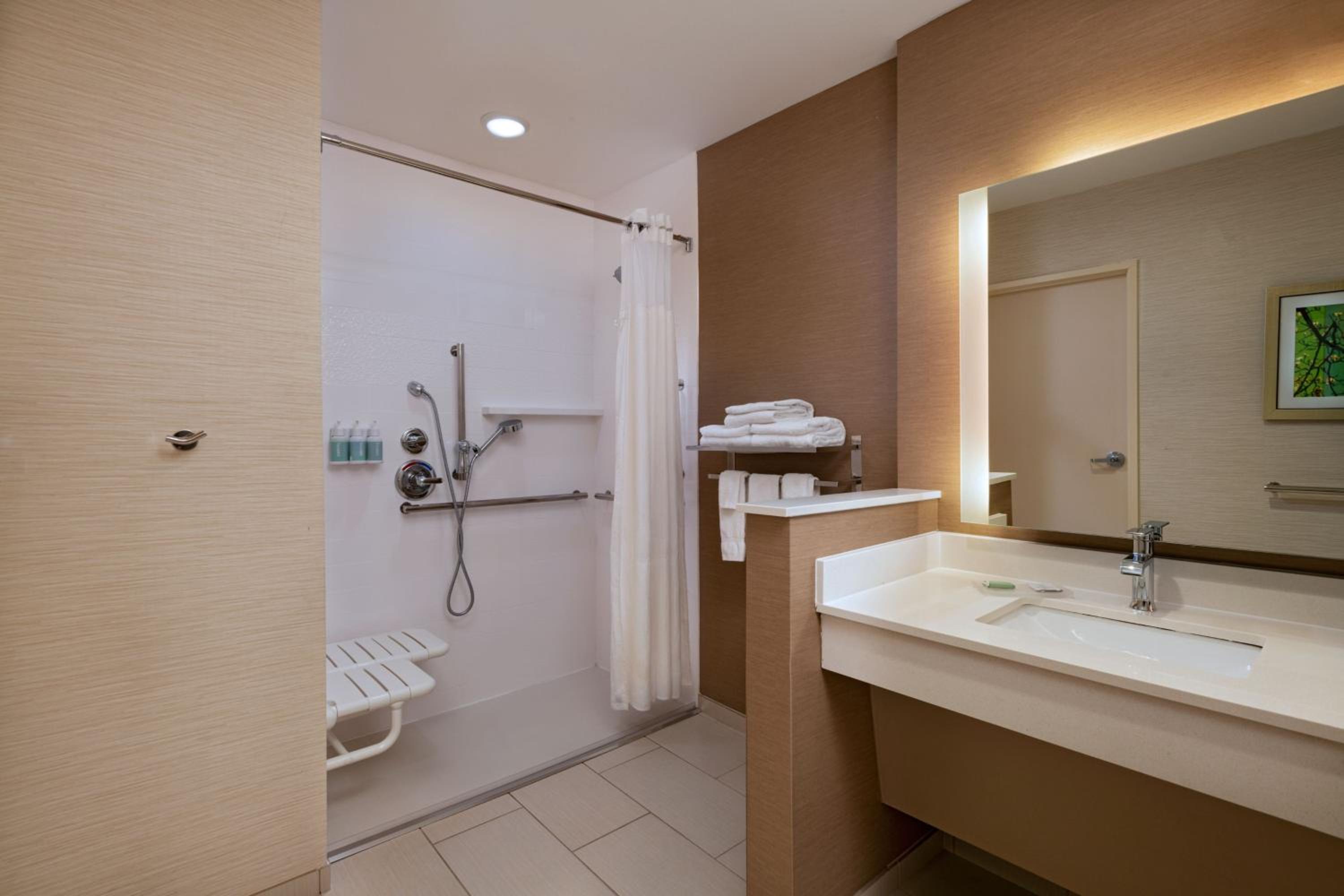 Guest Room, 1 King - Photo 6