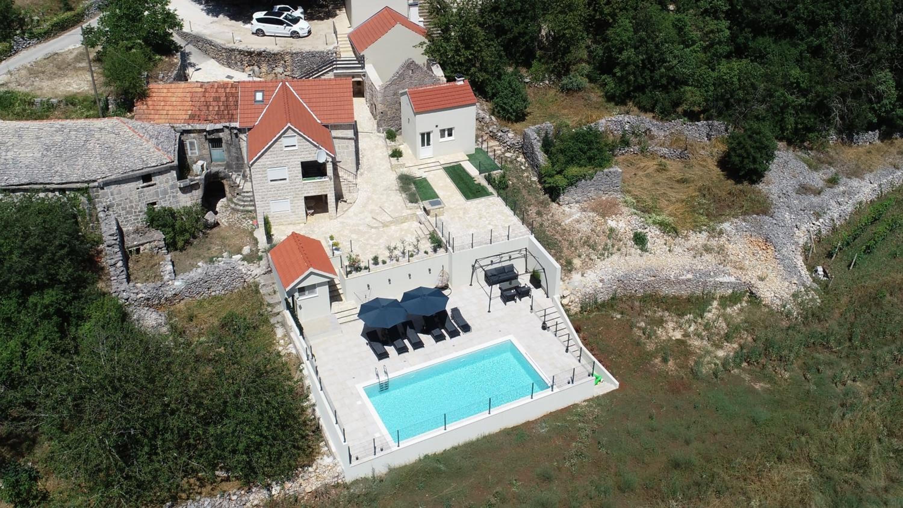 Villa photo 2
