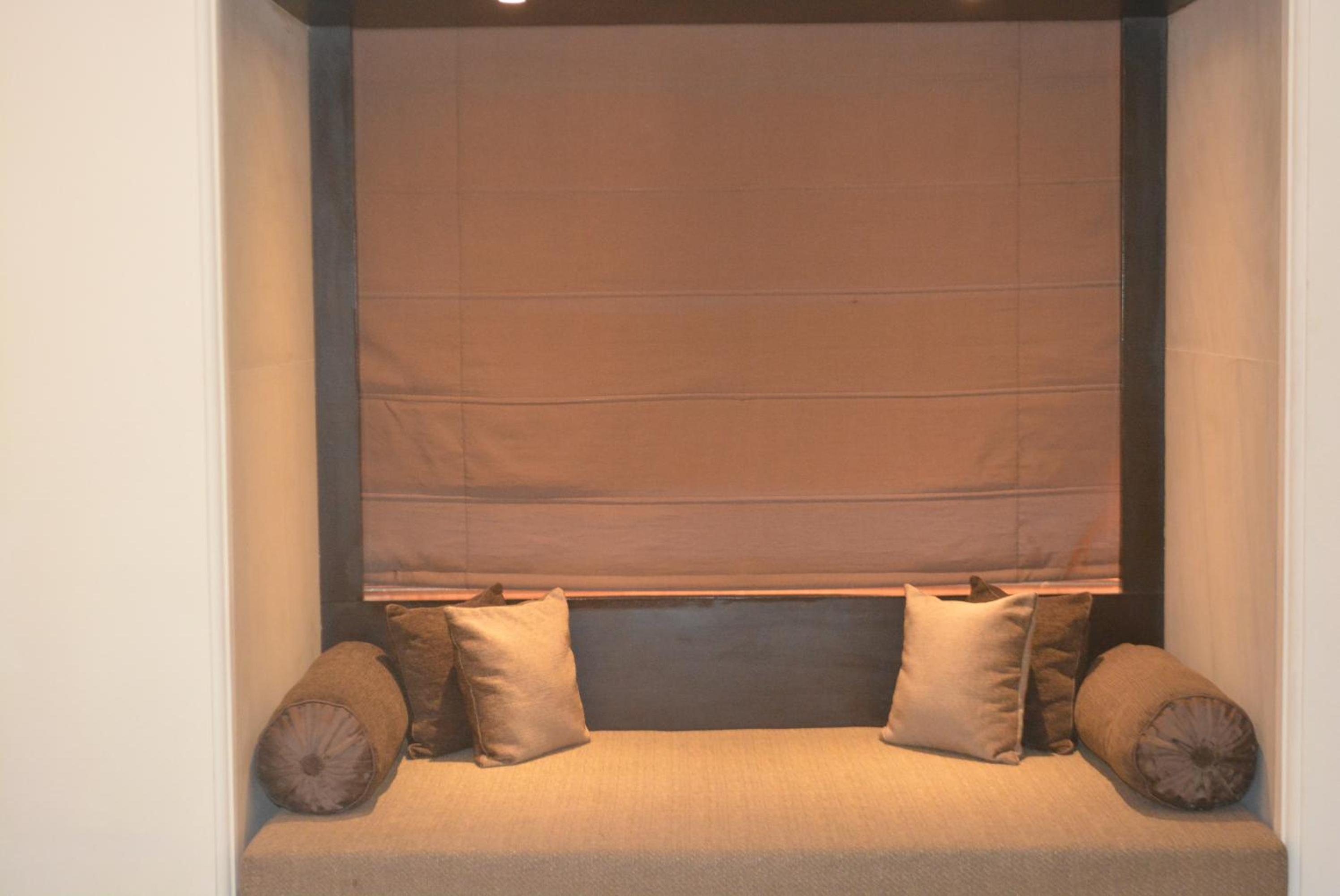 Royal Room with 4 Pints of Beer & INR 1000 Hotel Credit and complimentary Hi-Tea photo 3