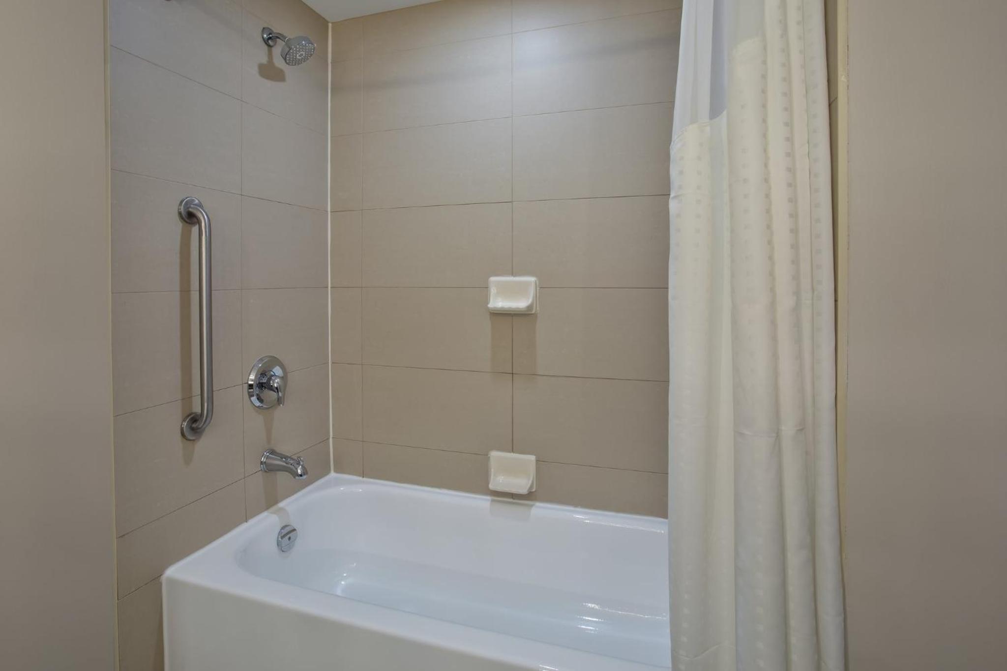 Mini King Suite - Non-Smoking - Photo 4