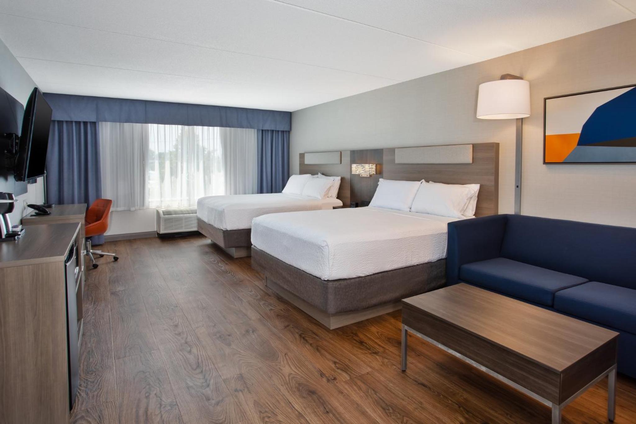 Standard Queen Room with Two Queen Beds and Roll-In Shower - Mobility Access