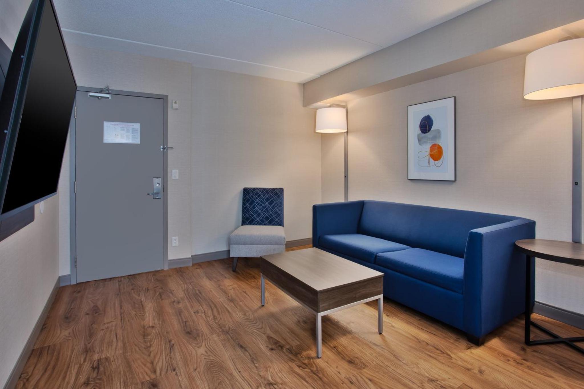 King Suite - Photo 3